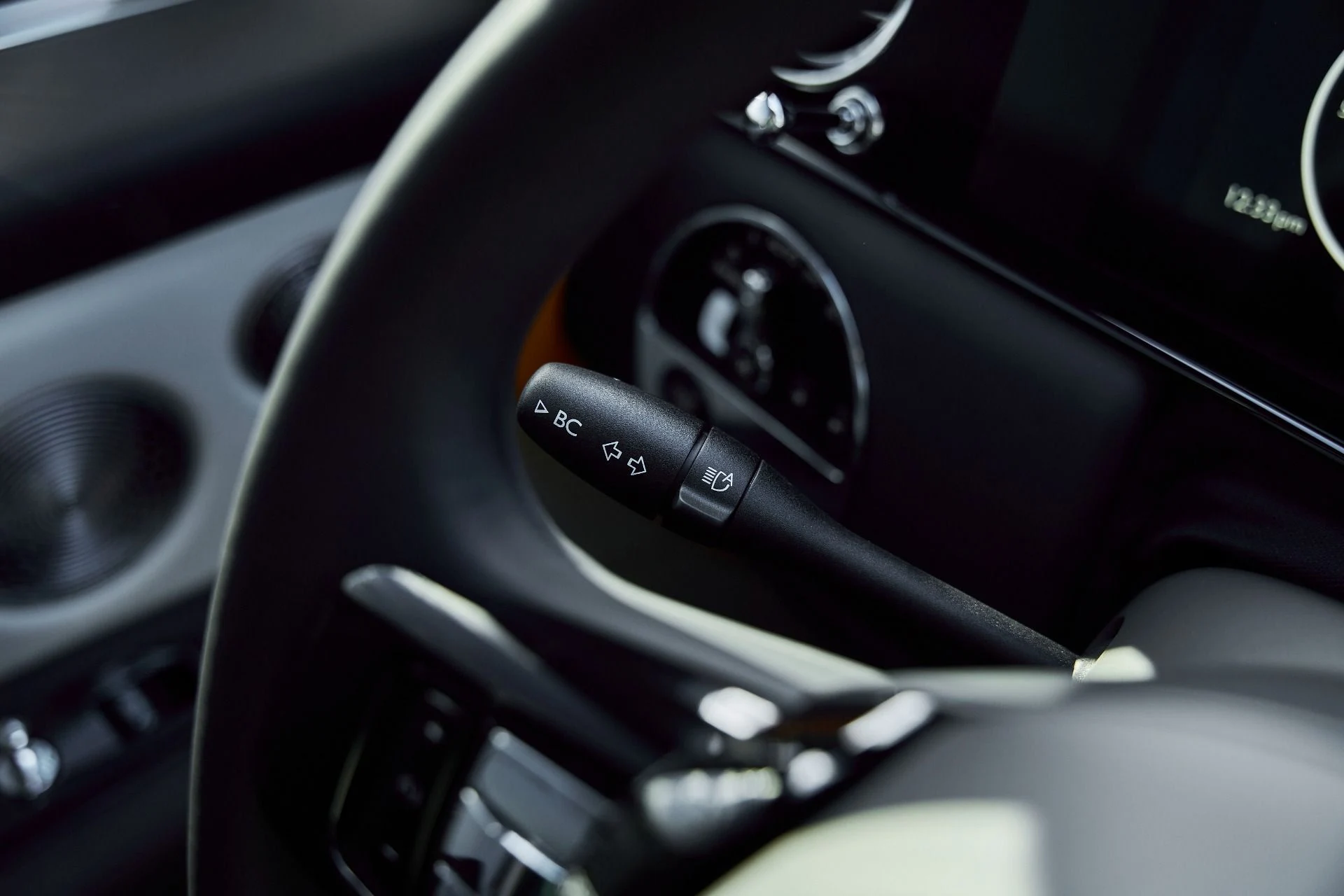 mph061_3251704847_Used_2026_Rolls_Royce_Cullinan_Base_1766884826_11e42fbe32