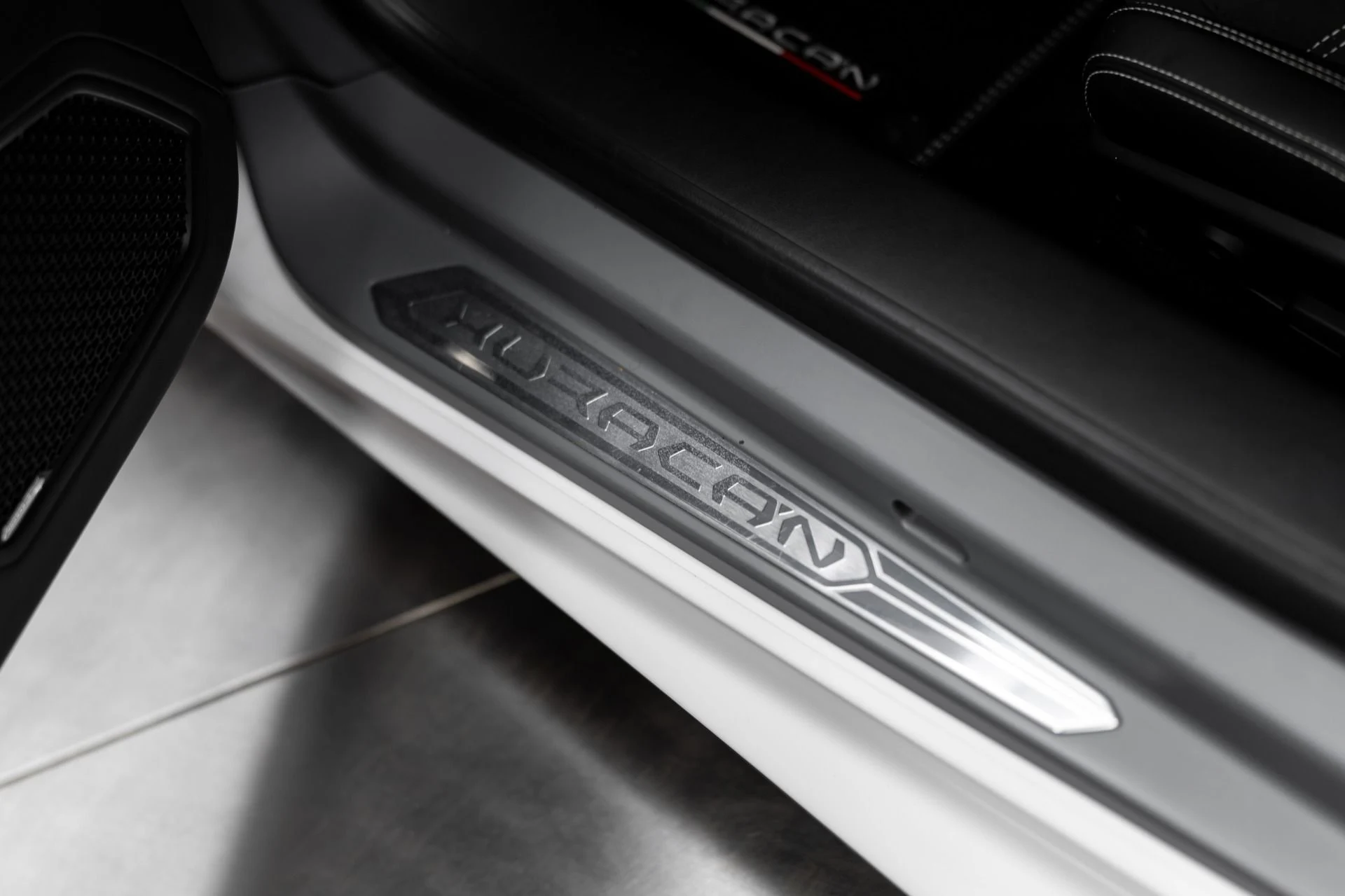 mph061_3312405702_Used_2017_Lamborghini_Huracan_1765410503_c85ebff787