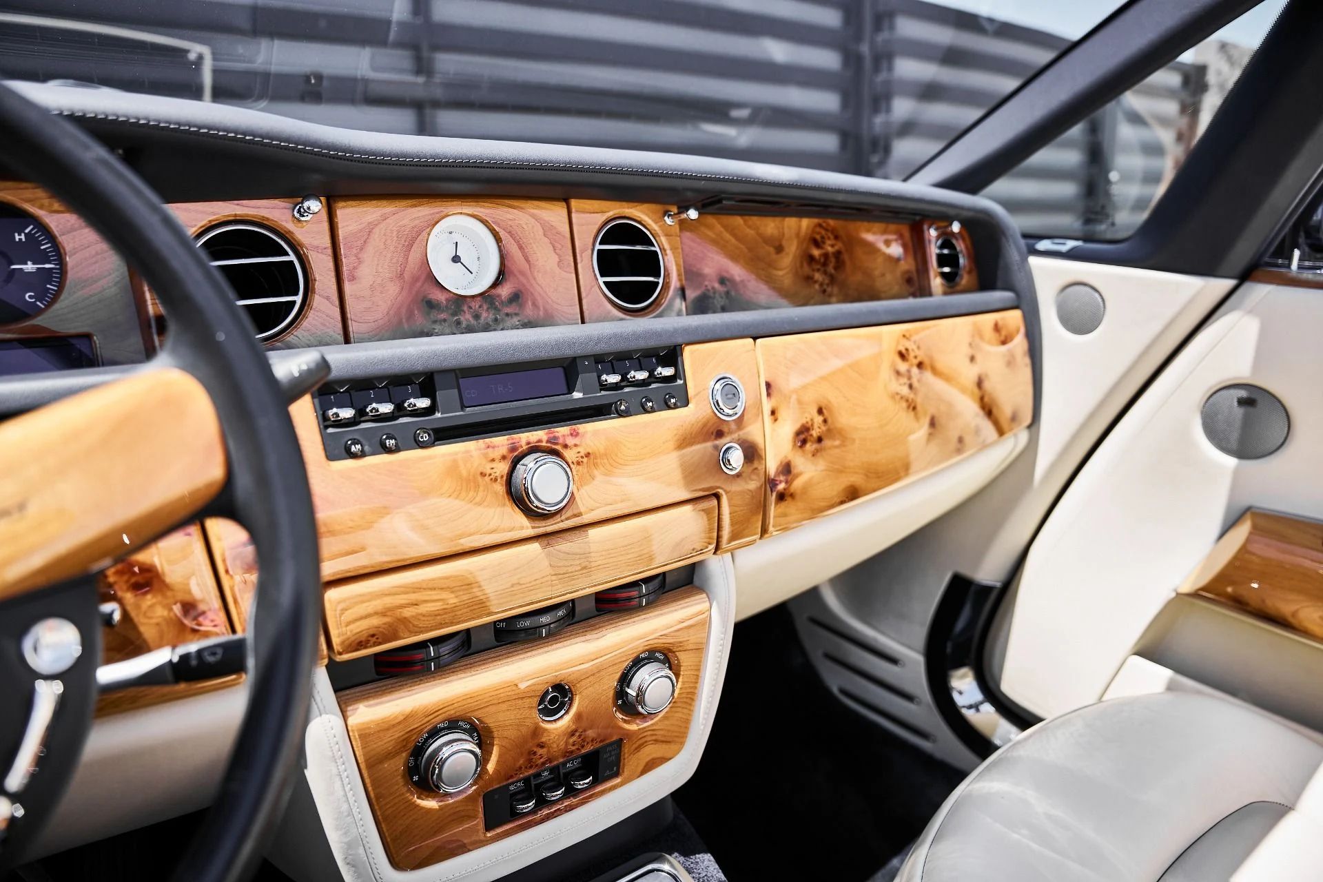 mph061_3332741252_Used_2009_Rolls_Royce_Phantom_Drophead_Coupe_Base_1779209727_7a0302665f