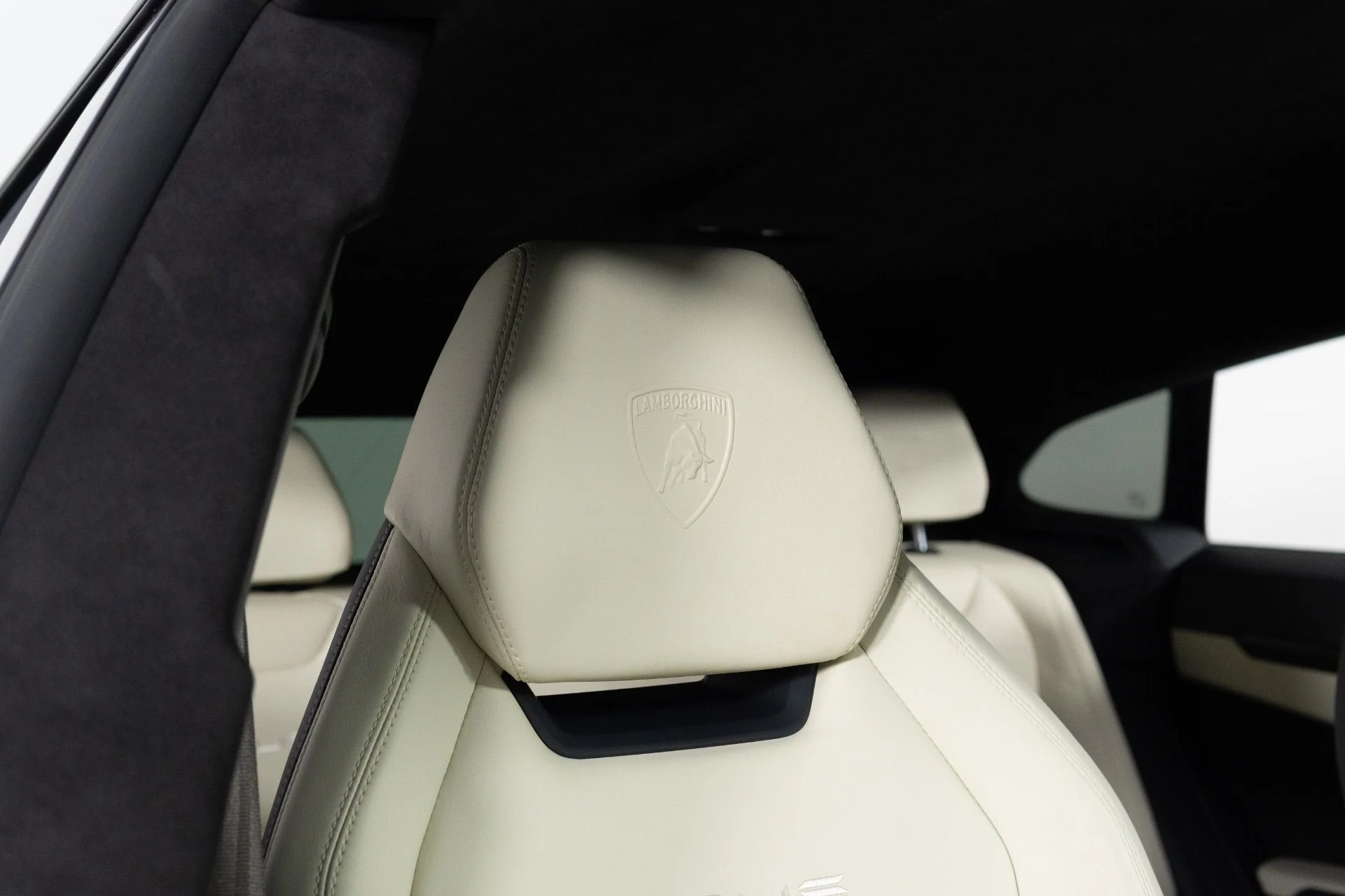 mph061_3334566777_Used_2023_Lamborghini_Urus_S_1781741186_eb920e6503