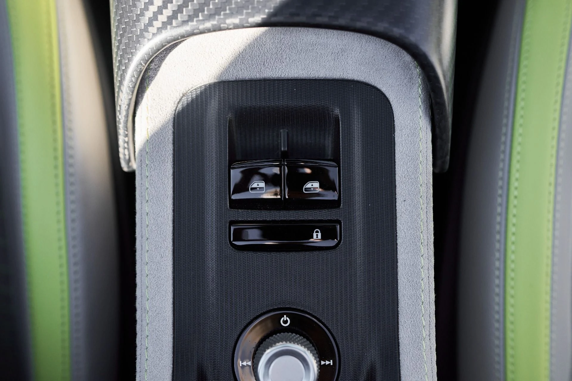 mph061_335401399_Used_2023_Maserati_MC_20_Cielo_1761946969_435515548e