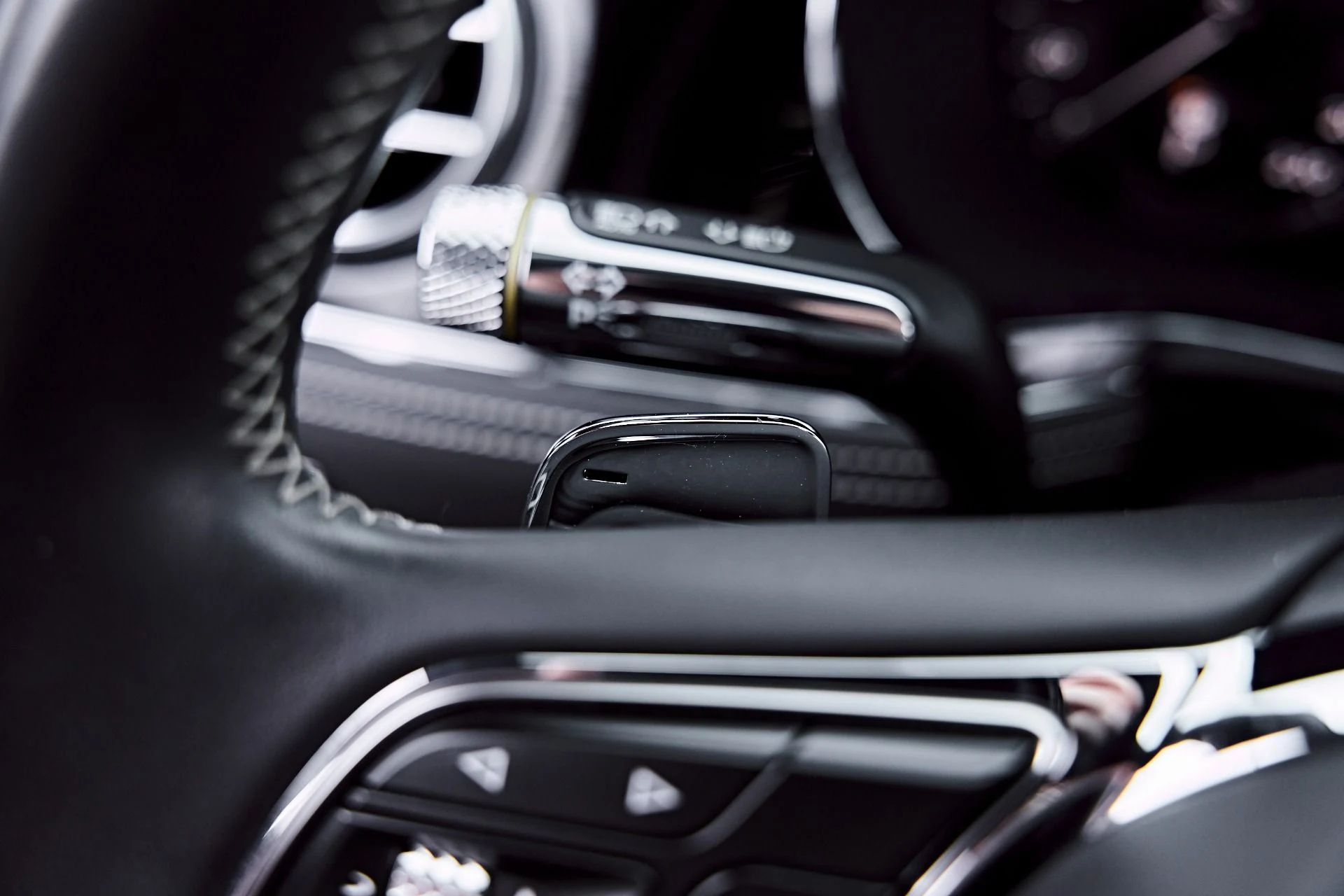 mph061_3361268185_Used_2023_Bentley_Flying_Spur_S_1784247323_5da4c4ba9b
