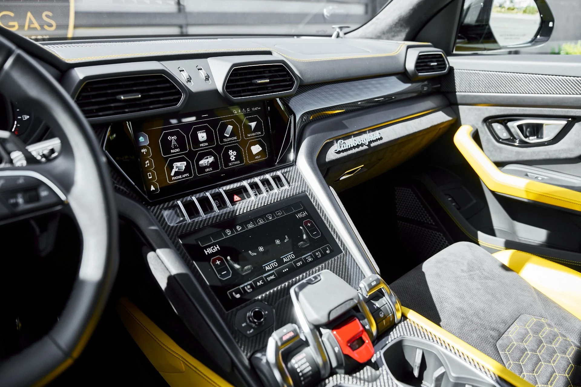 mph061_3415645001_Used_2021_Lamborghini_Urus_Pearl_Capsule_1772843566_57839d0305