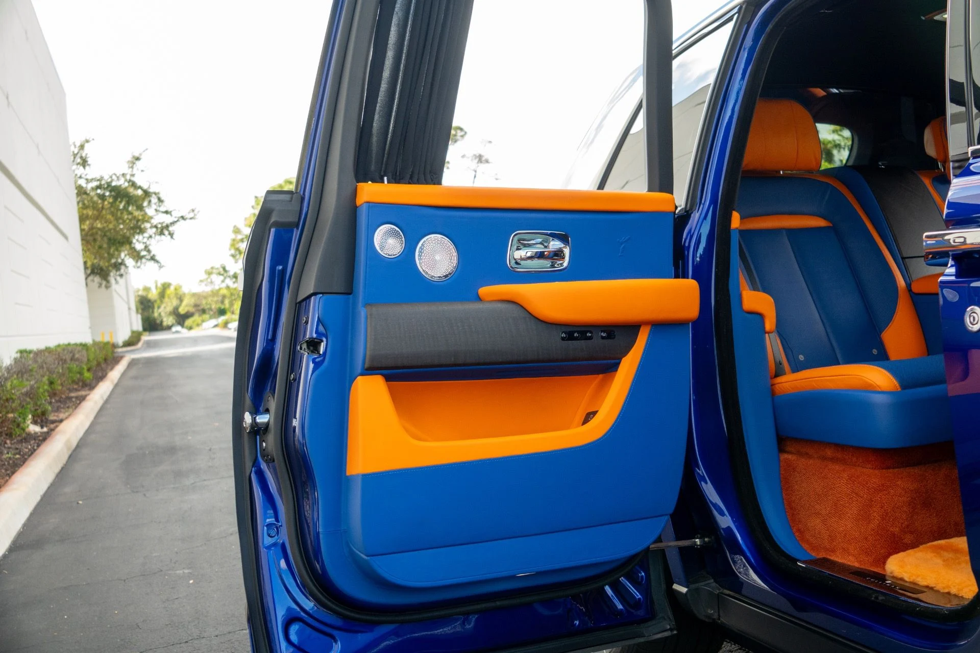 mph061_3435850765_Used_2019_Rolls_Royce_Cullinan_1764189669_a8b7ecd841