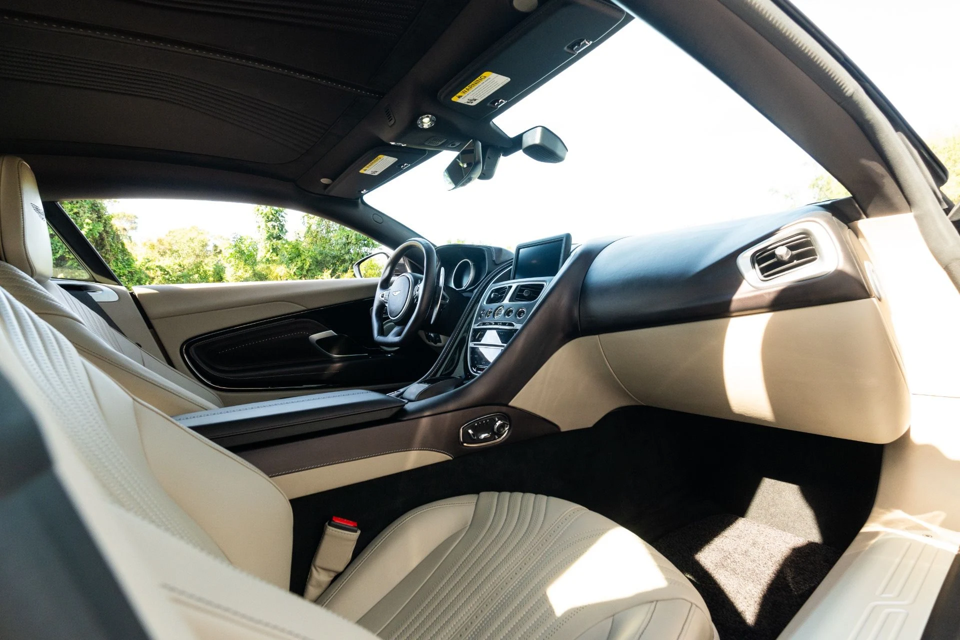 mph061_3436102108_Used_2023_Aston_Martin_DB_11_V8_1765580090_fc5bc96e26