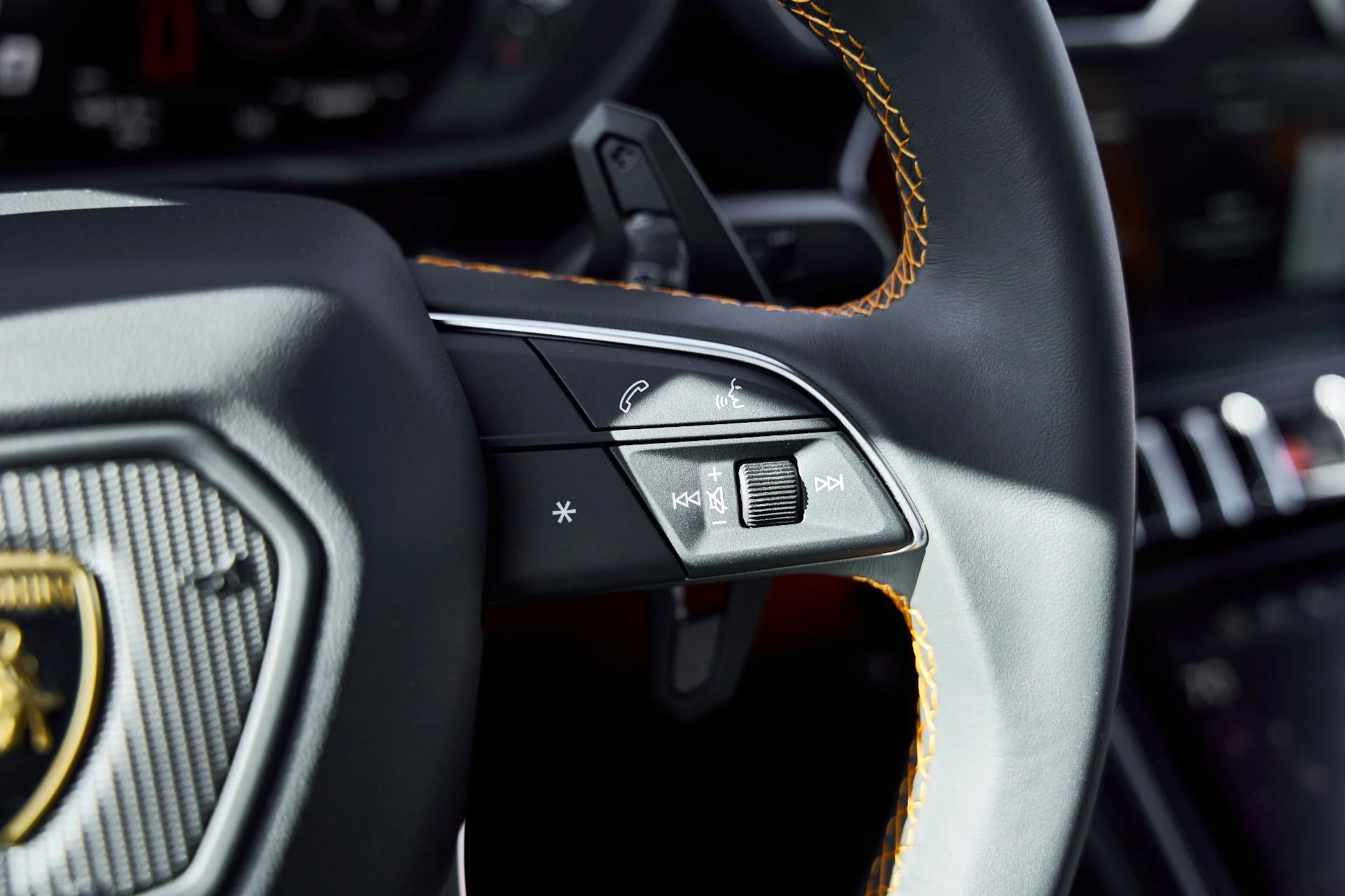 mph061_3472464619_Used_2024_Lamborghini_Urus_S_1768961968_af69c8993d