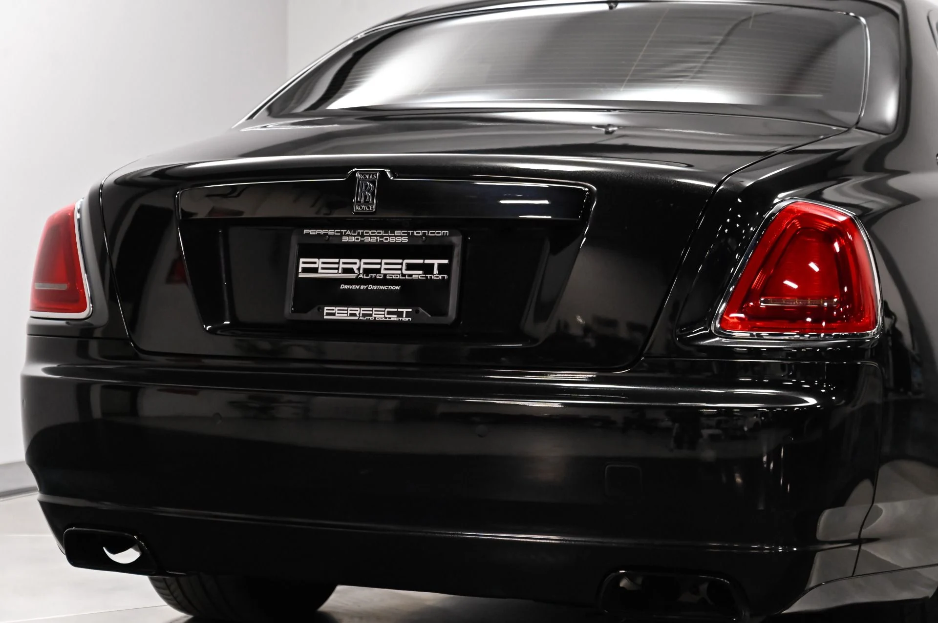 mph061_3565266081_Used_2017_Rolls_Royce_Ghost_Base_1792796263_0275699863