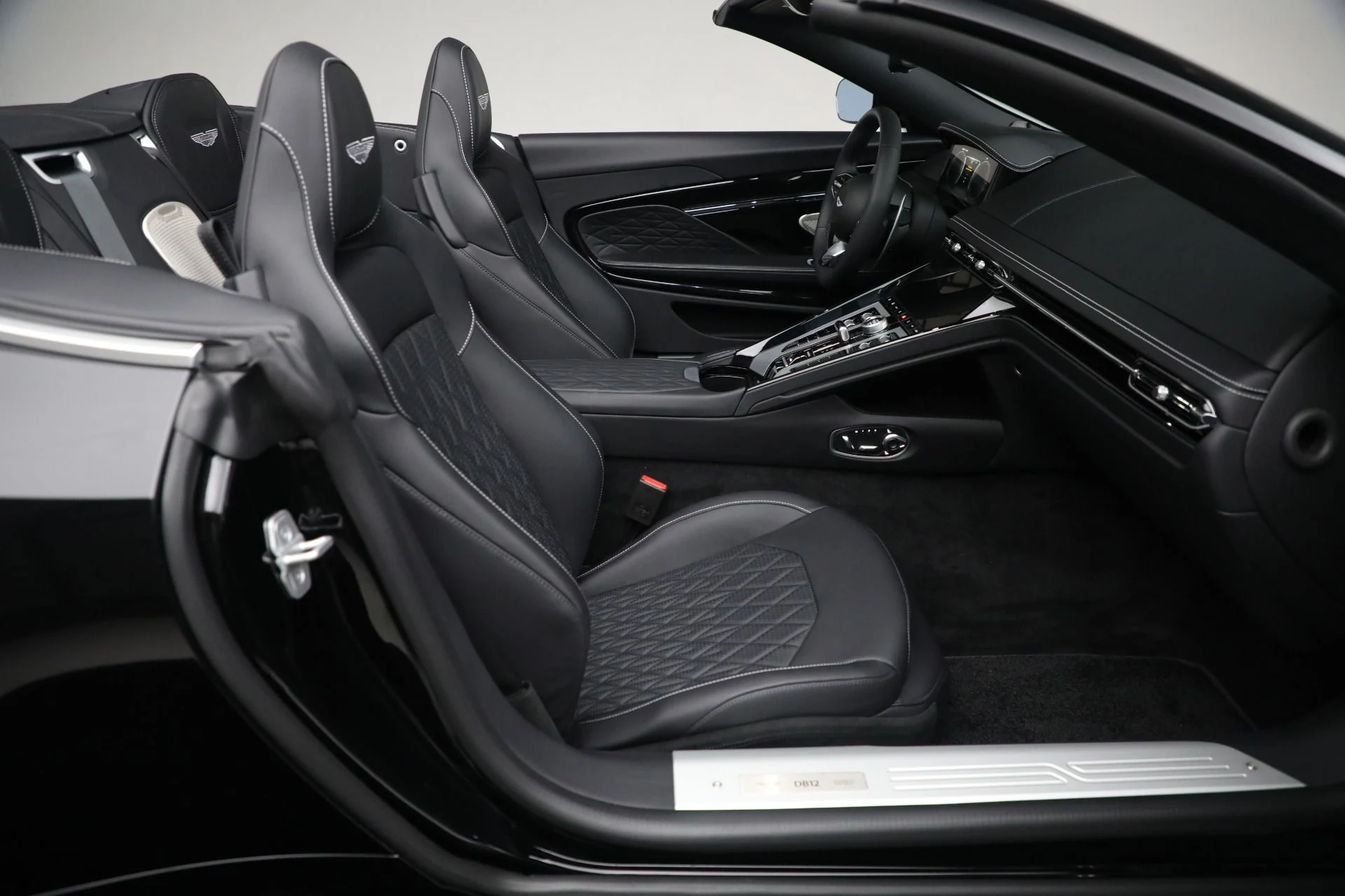 mph061_3601350372_New_2025_Aston_Martin_DB_12_Volante_450f9b3cbf