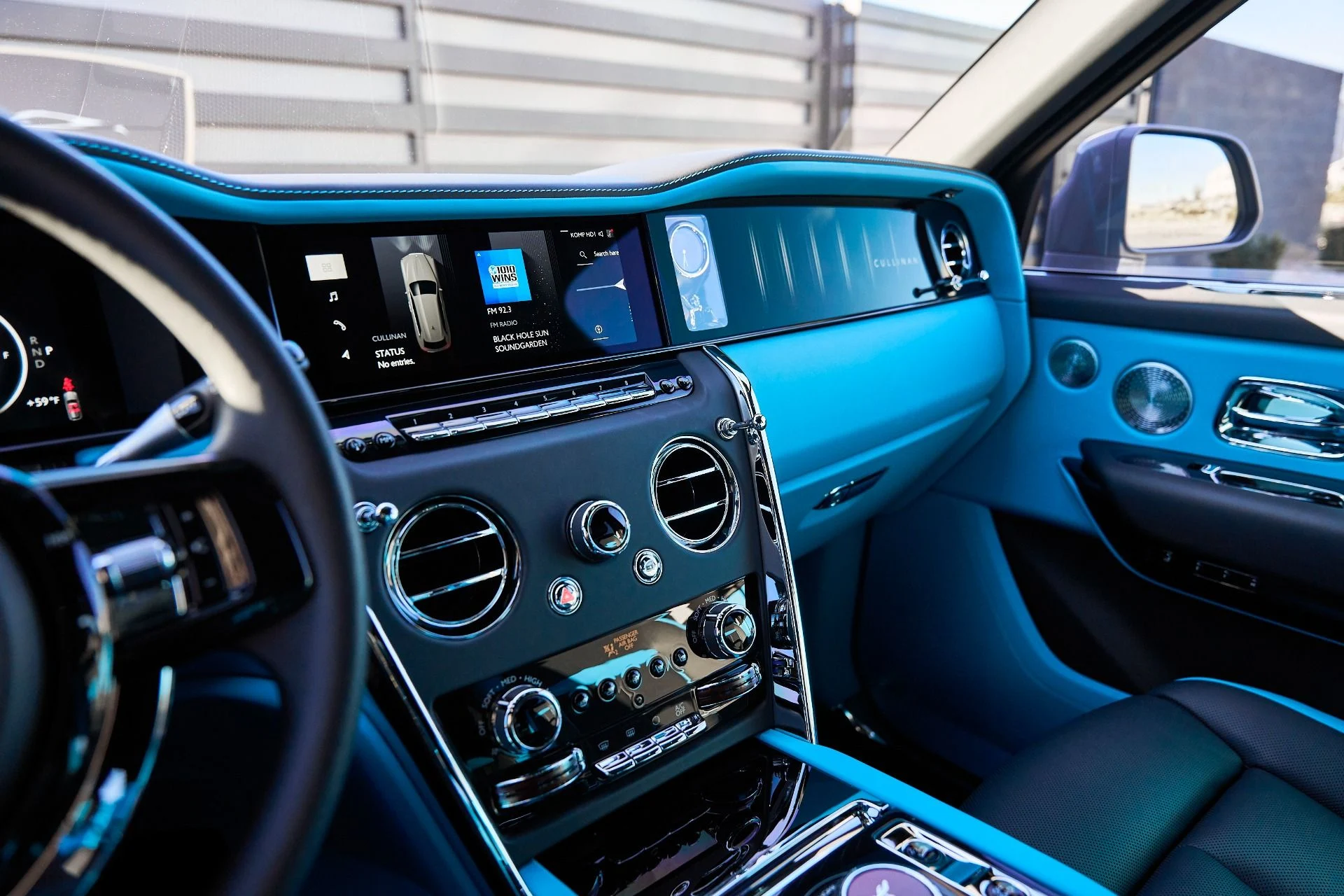 mph061_3617113753_Used_2025_Rolls_Royce_Cullinan_Base_1767668919_8acda4f05e