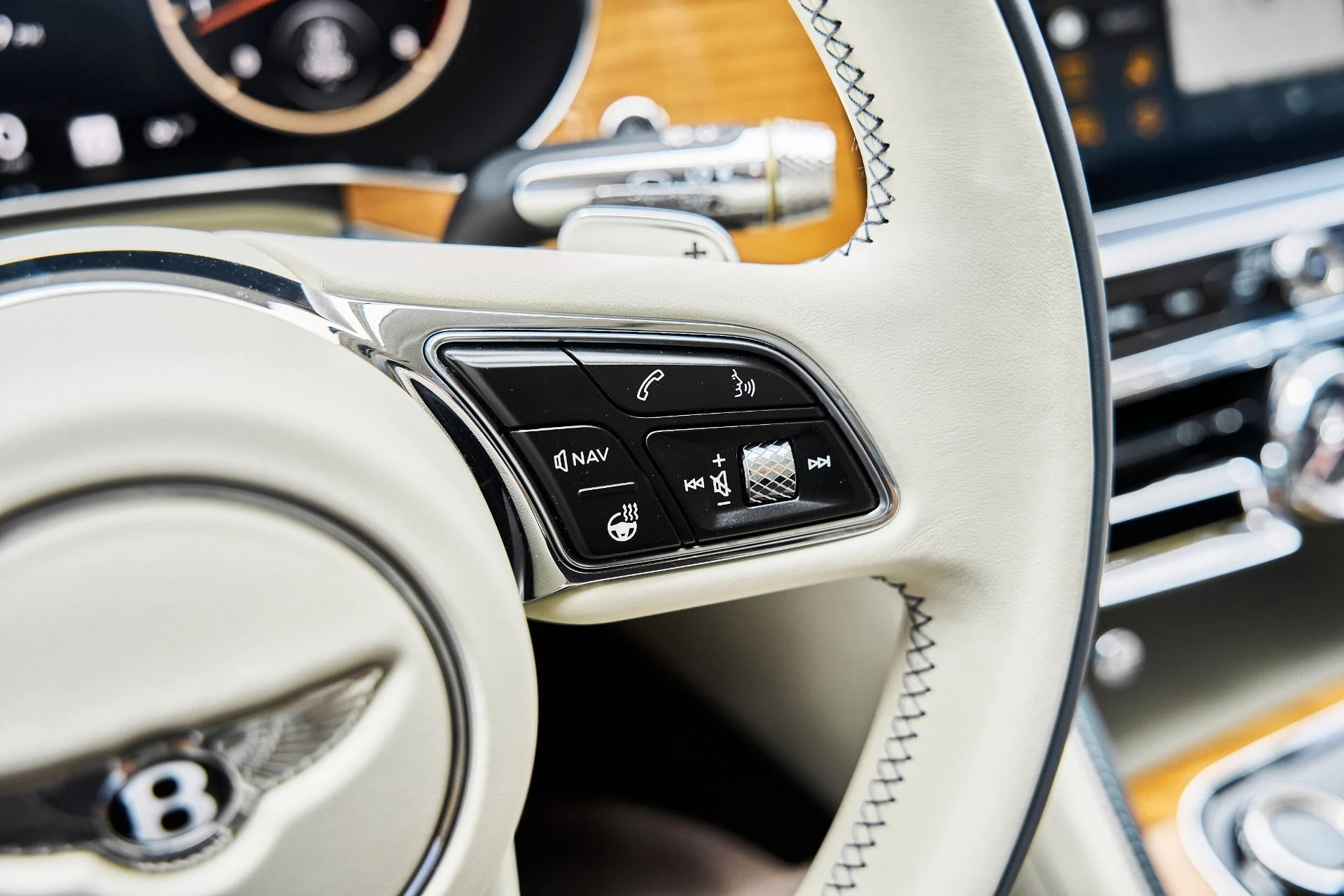 mph061_3621044795_Used_2021_Bentley_Flying_Spur_V8_1779867090_f077d9de67