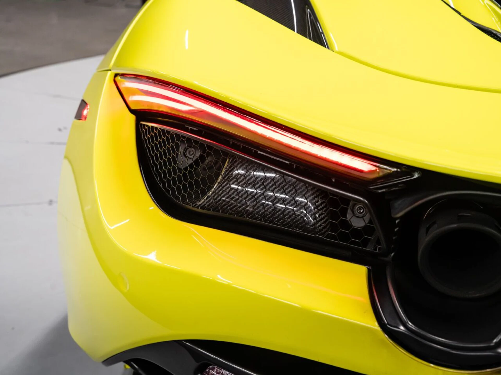 mph061_3642527410_mclaren_720s_2018_7a5ab0b270