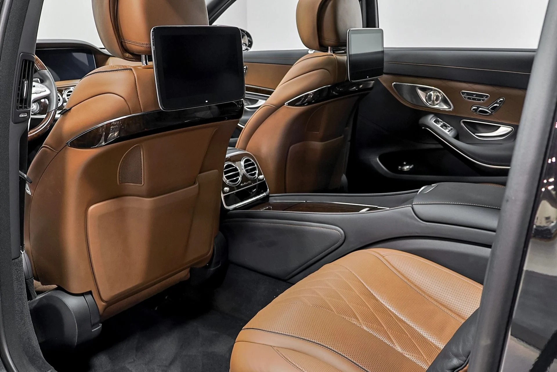 mph061_3645032962_Used_2019_Mercedes_Benz_S_Class_Maybach_S_560_4_MATIC_1761681414_a469fb9586