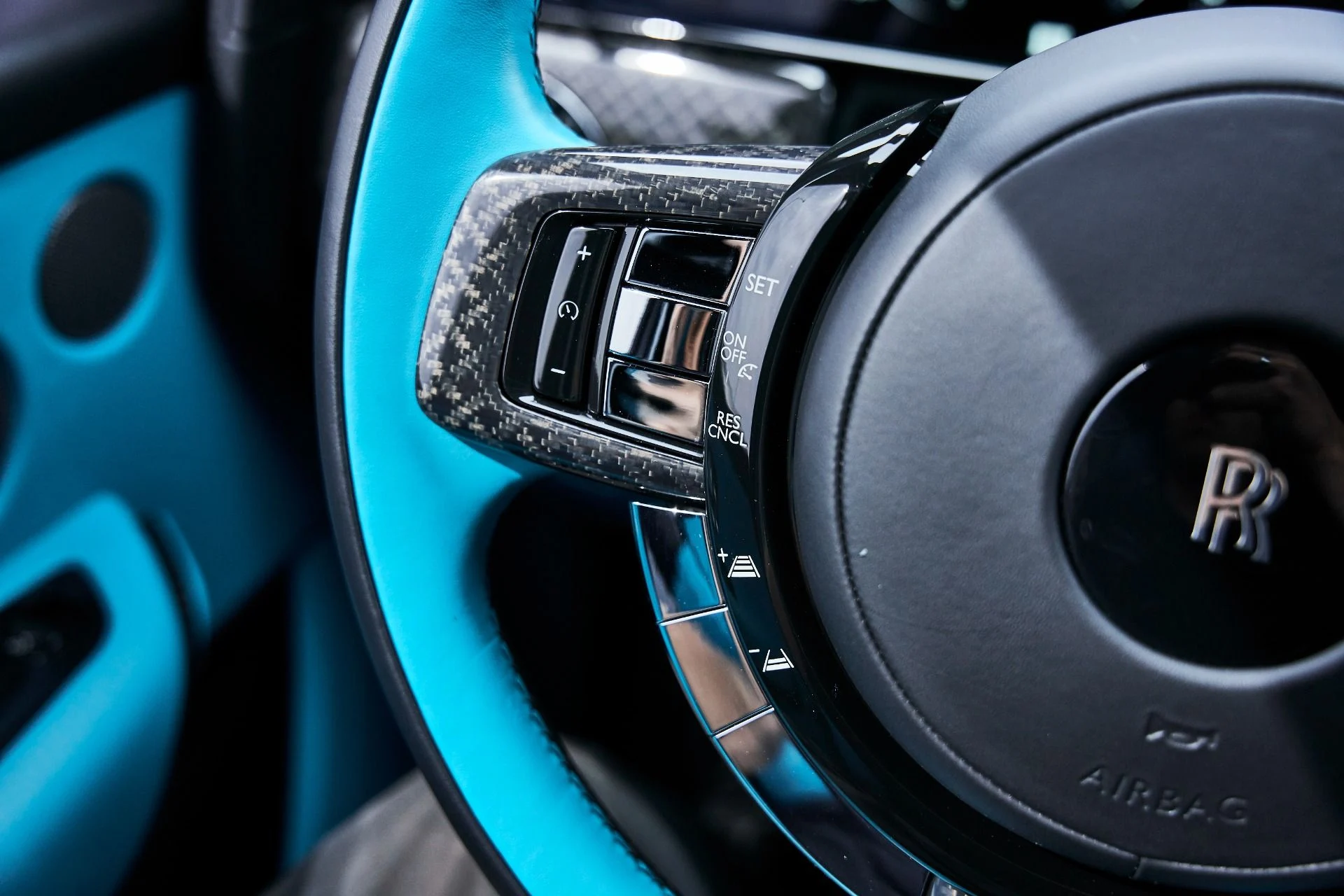 mph061_3649244882_Used_2025_Rolls_Royce_Cullinan_Black_Badge_1774912565_e5190c0592