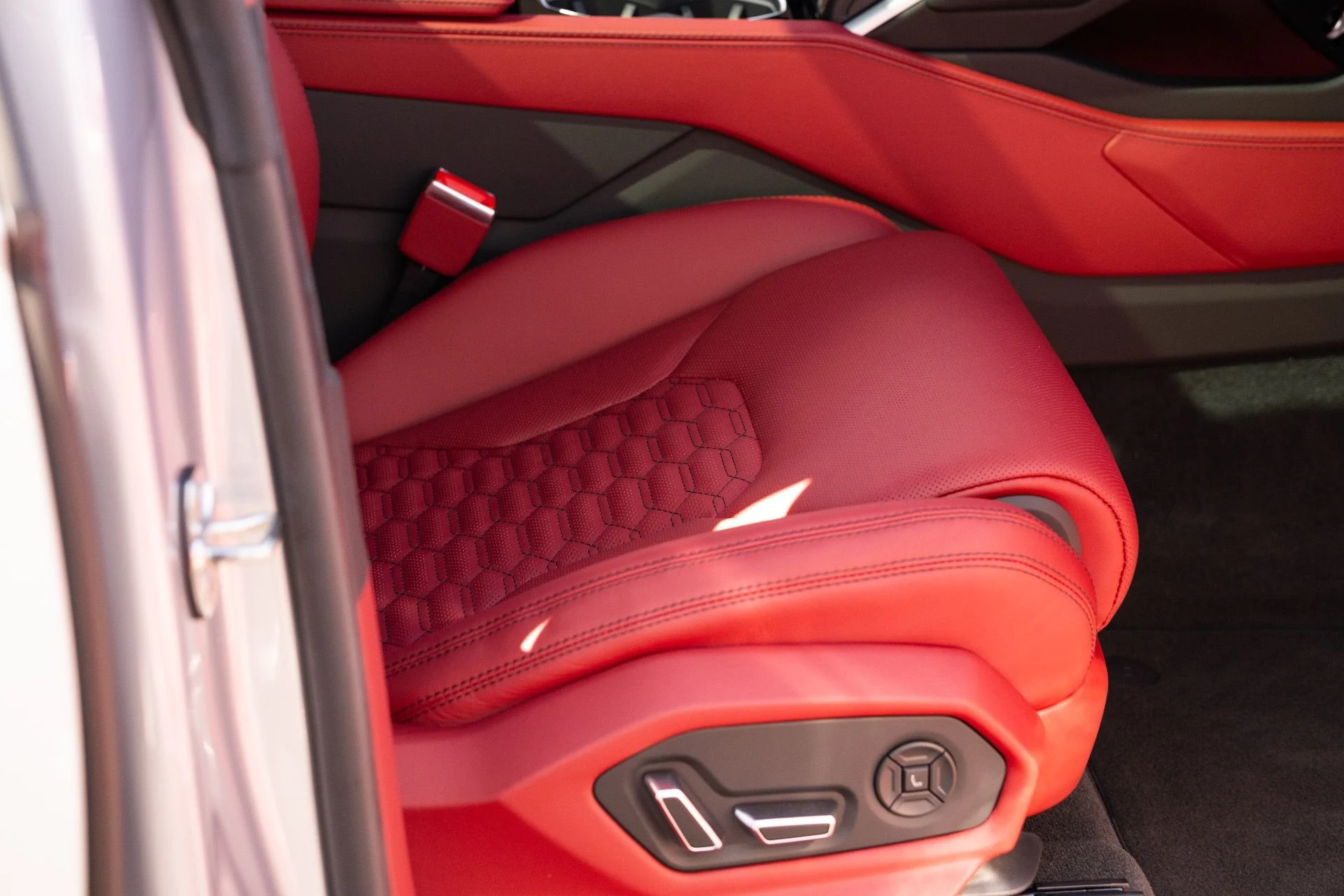 mph061_3677768273_Used_2022_Lamborghini_Urus_1770690392_0640c79e4c