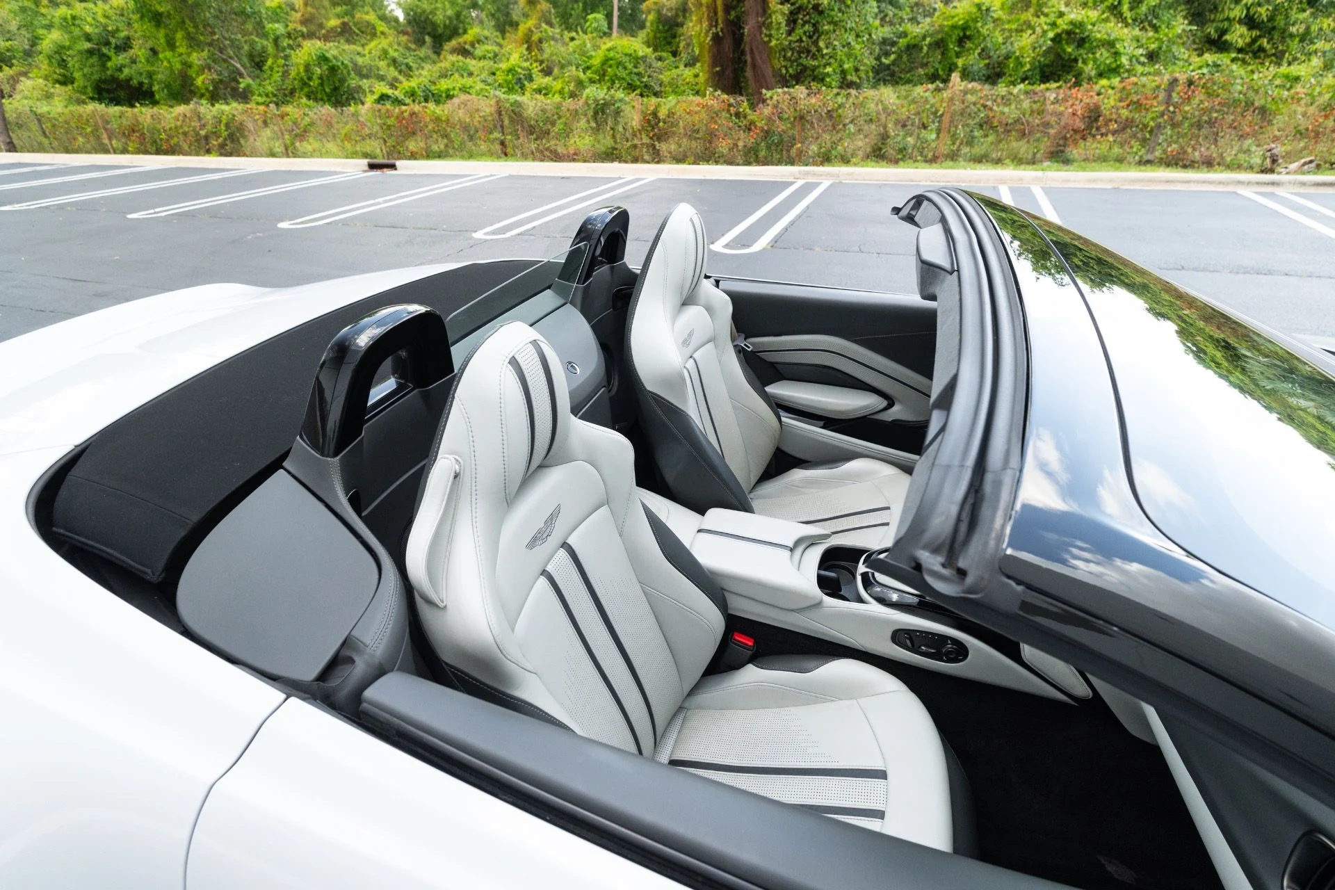 mph061_3680336887_Used_2023_Aston_Martin_Vantage_V8_1773336834_75678191cb