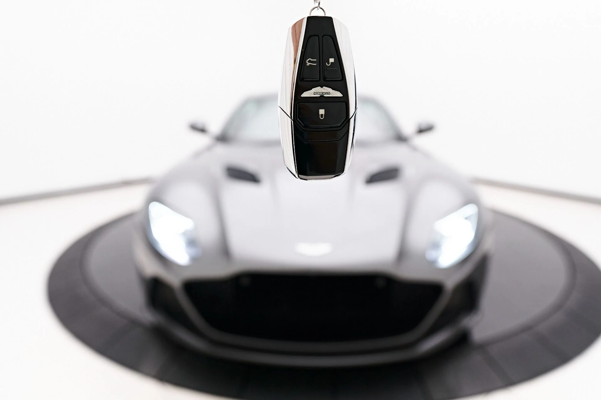 mph061_3695583035_Used_2021_Aston_Martin_DBS_Superleggera_1720056677_ada0d14a68