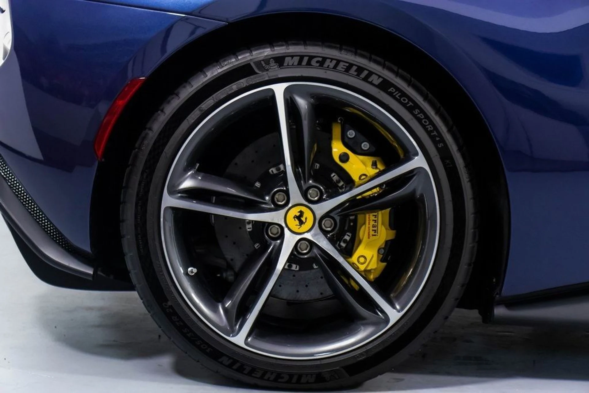 mph061_371243693_b2f7ef33ef152e94c2c57093d8f26007x_12fb4cae04