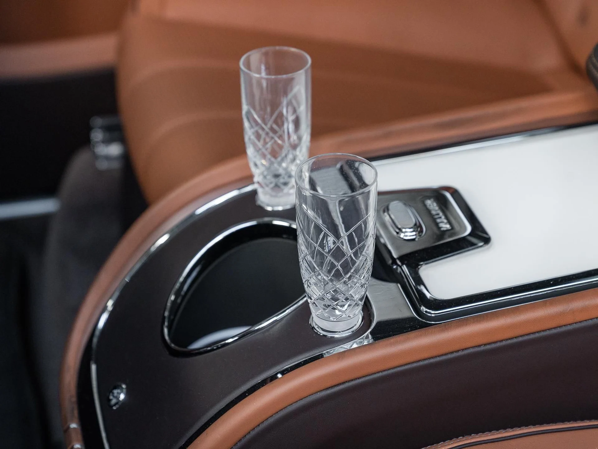 mph061_3717221786_Used_2023_Bentley_Bentayga_EWB_V8_1778364333_e2ebf2c954