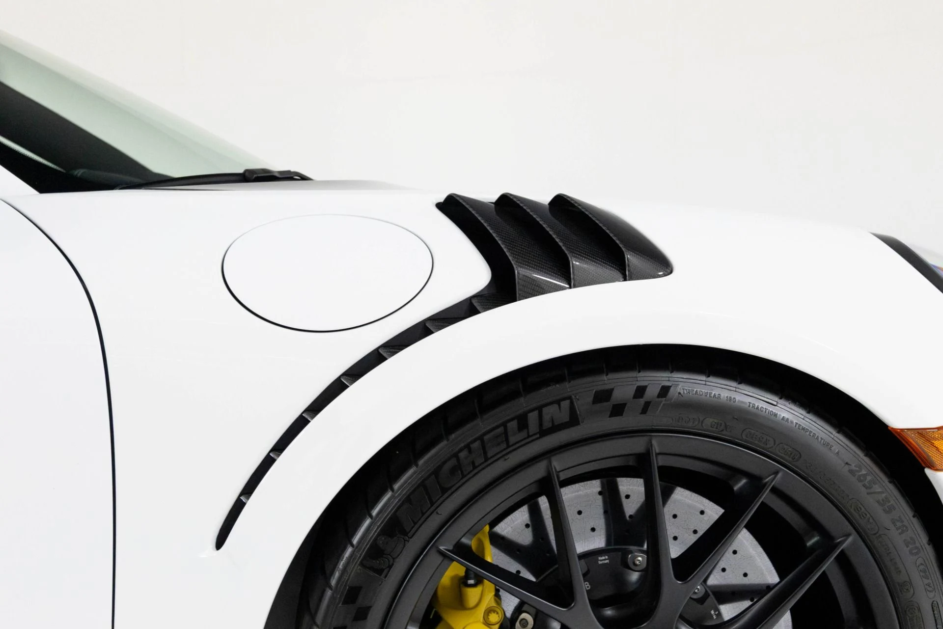 mph061_3808998007_Used_2018_Porsche_911_GT_2_RS_1762386698_c16970e1a0