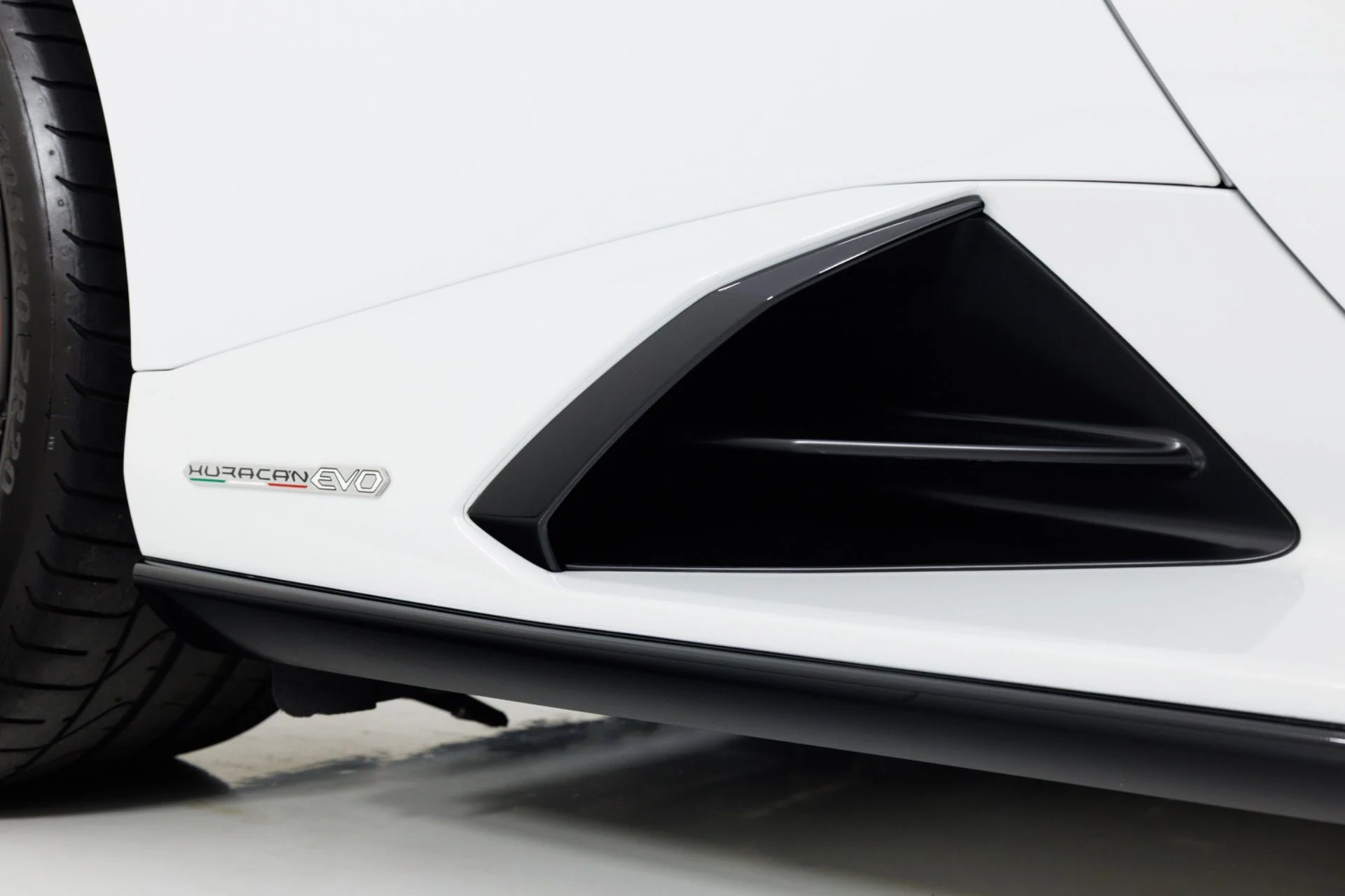 mph061_3817342220_Used_2020_Lamborghini_Huracan_LP_640_4_EVO_1779139564_51258a6057