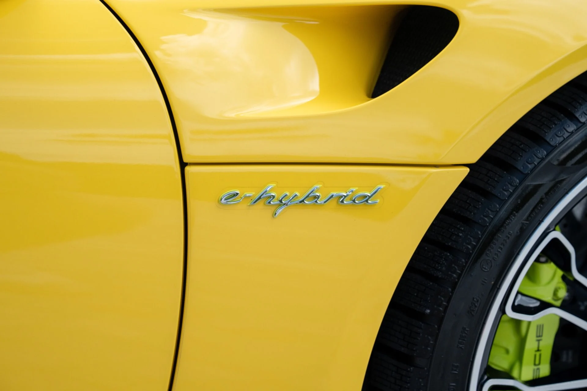 mph061_3838520750_Used_2015_Porsche_918_Spyder_1782406258_2200b2a873