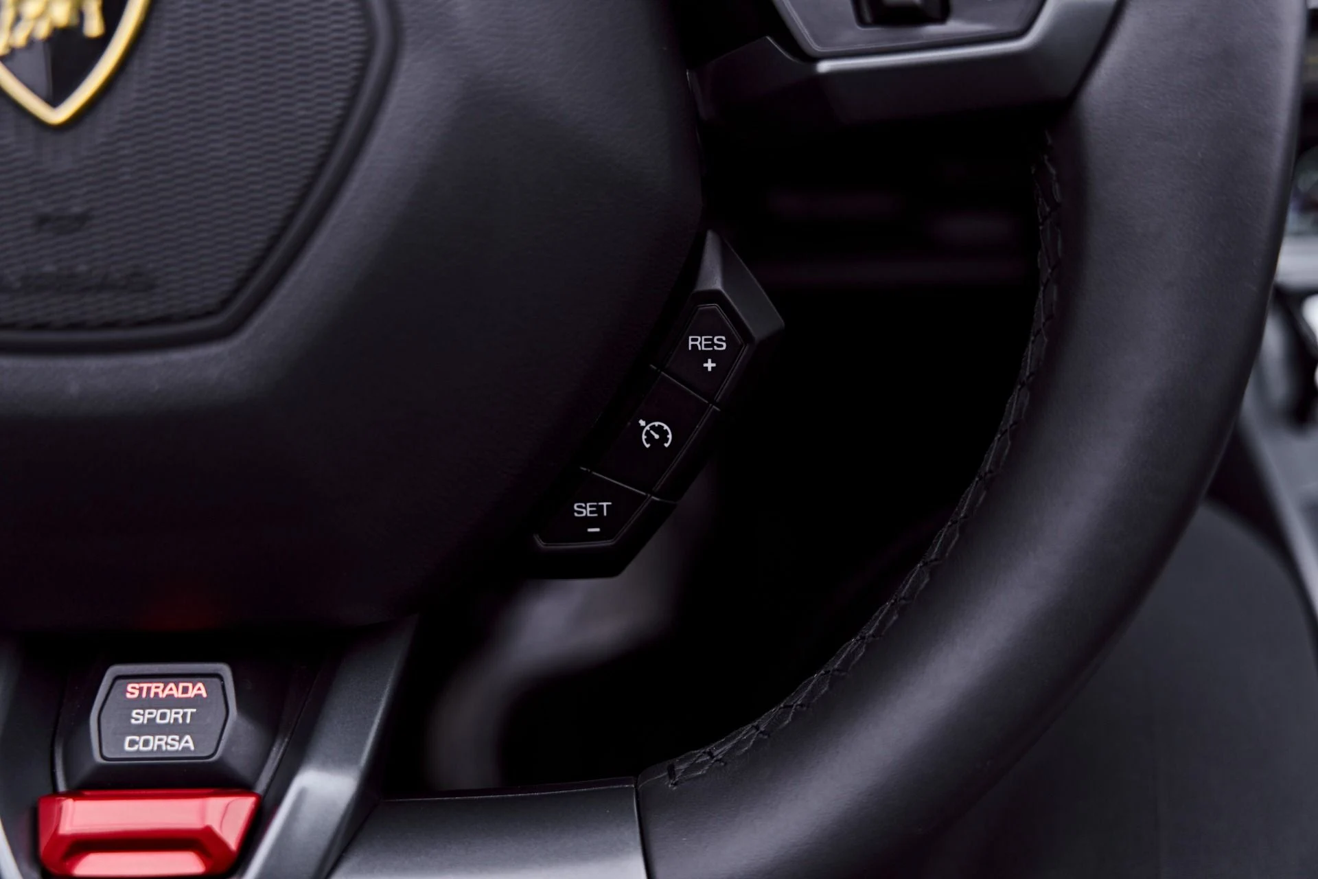 mph061_3869350547_Used_2018_Lamborghini_Huracan_LP_580_2_S_1784246882_304bc835c9