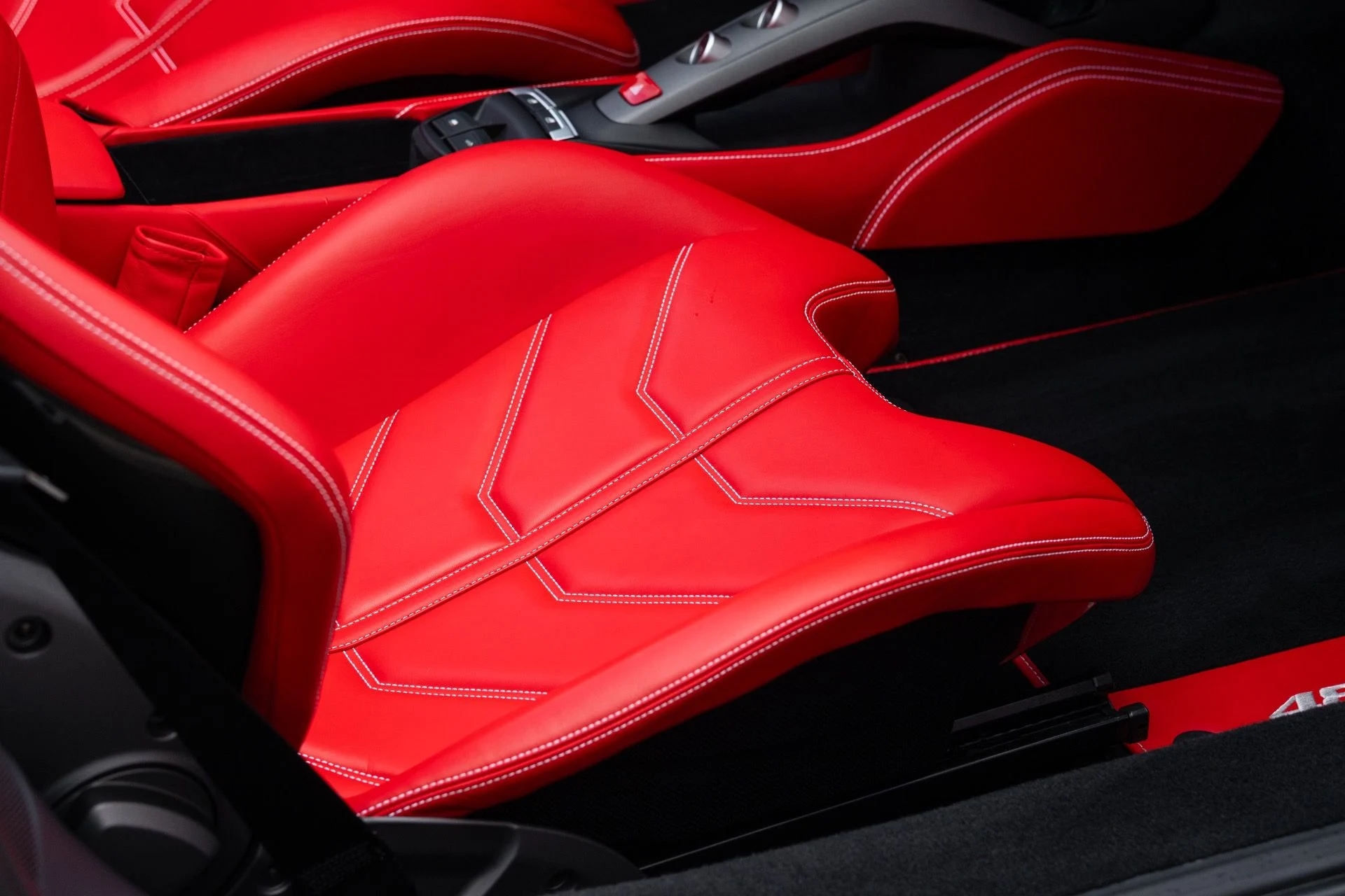 mph061_3871161437_Used_2018_Ferrari_488_Spider_1779900992_77ac789261