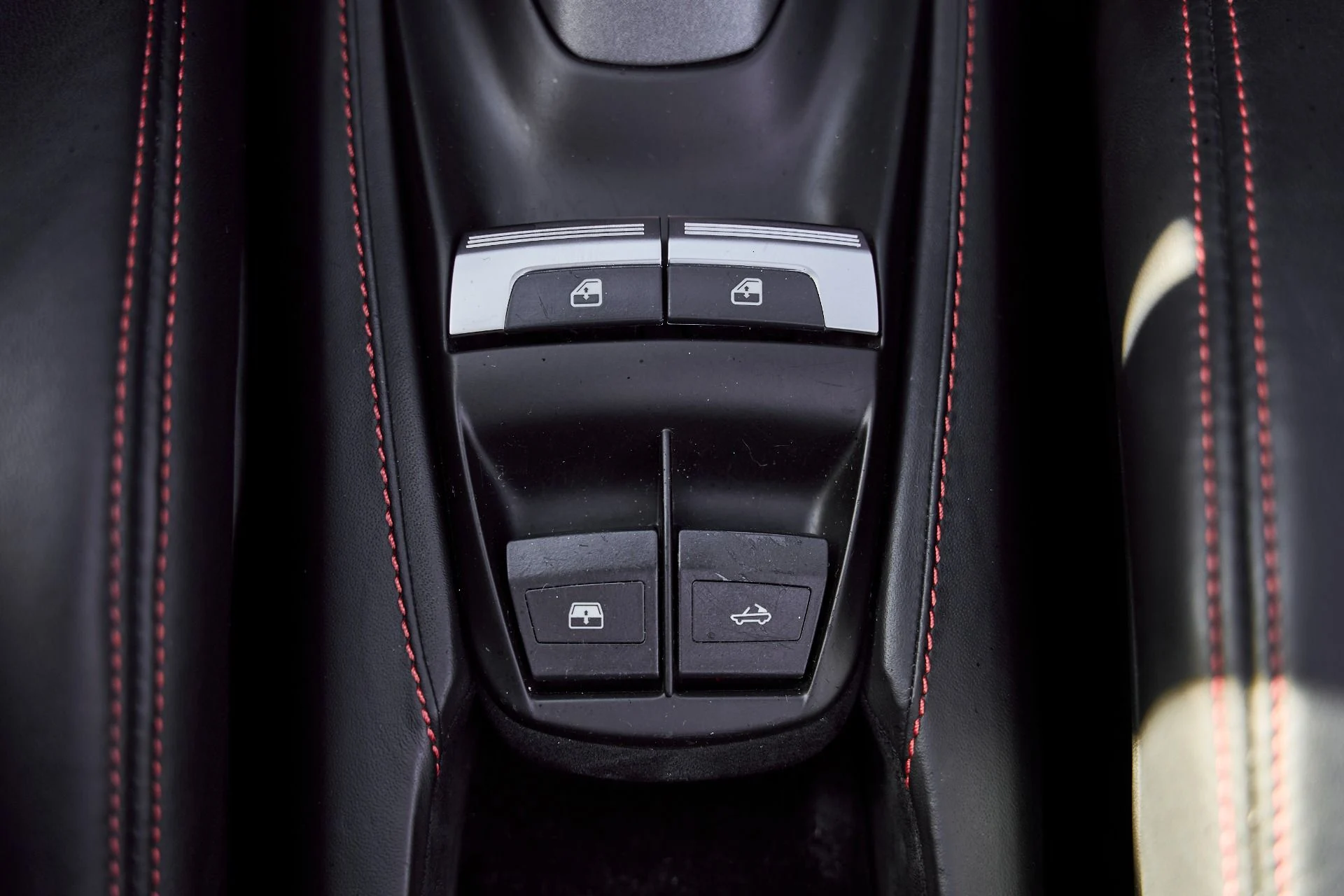 mph061_3909052168_Used_2019_Ferrari_488_Spider_Base_1766025010_06d0acf850