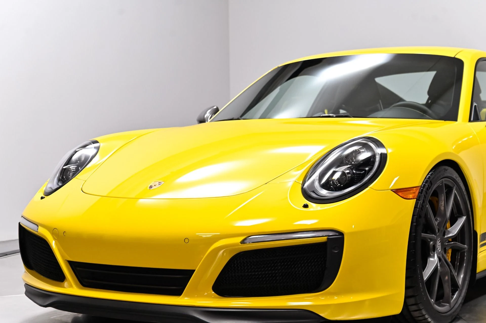 mph061_3951854133_Used_2018_Porsche_911_Carrera_T_1790277713_8789031825