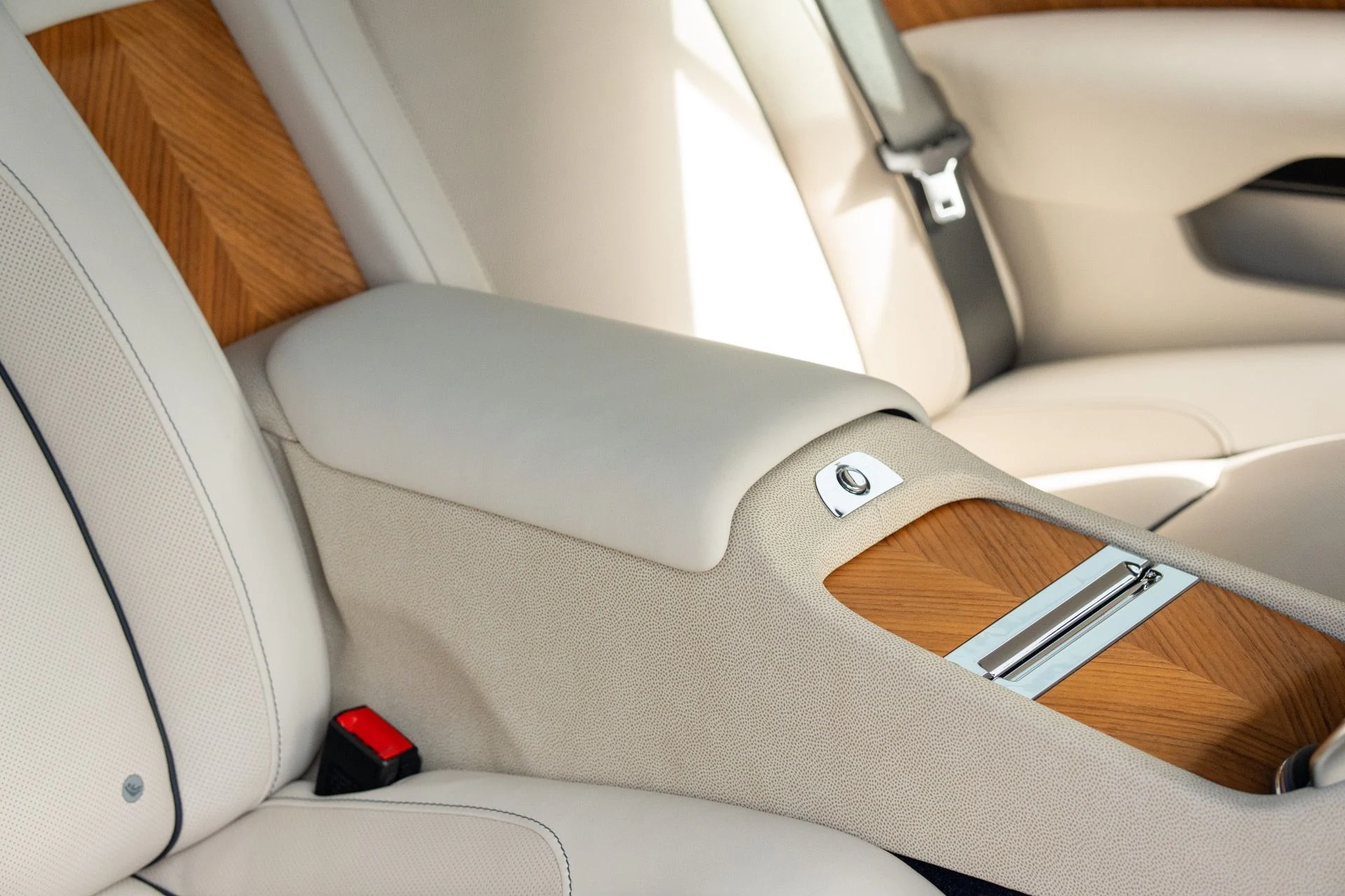 mph061_3992982542_Used_2016_Rolls_Royce_Wraith_1762887509_83b4a2d070