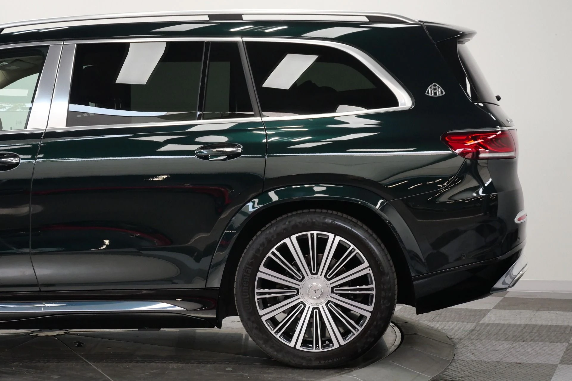 mph061_4041294381_Used_2022_Mercedes_Benz_Maybach_GLS_600_4_MATIC_Beautiful_Colors_Four_Seat_Configuration_Walnut_Trim_1776795080_6f4f775f9e