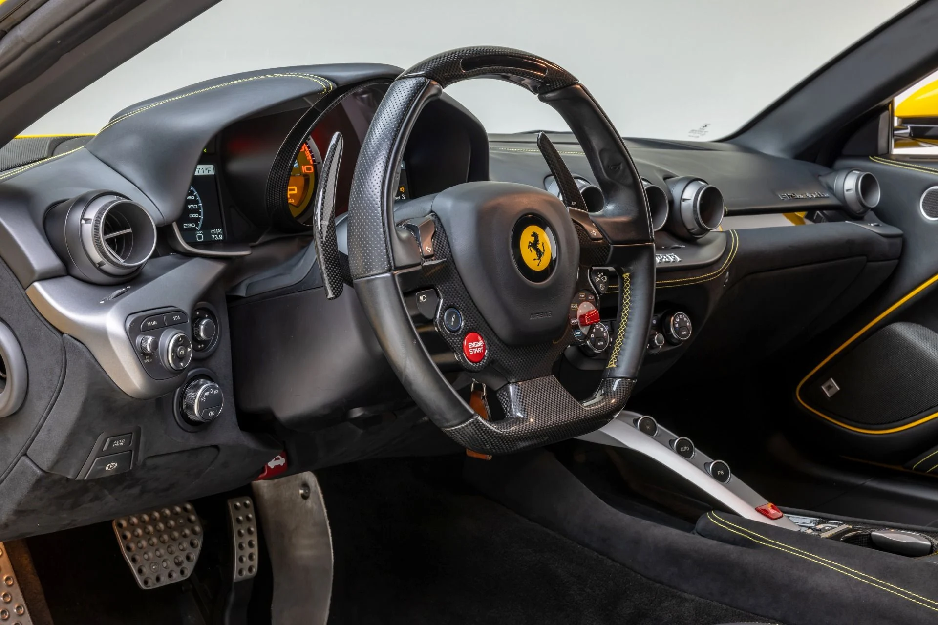 mph061_4058446914_Used_2014_Ferrari_F12berlinetta_1766171664_4fe2deb6e6