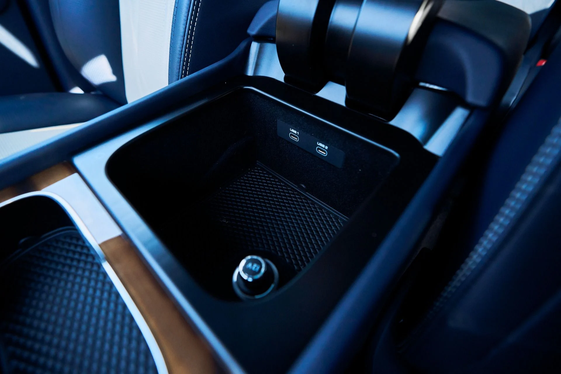 mph061_4060554366_Used_2021_Bentley_Bentayga_V8_1764209080_1987a77720