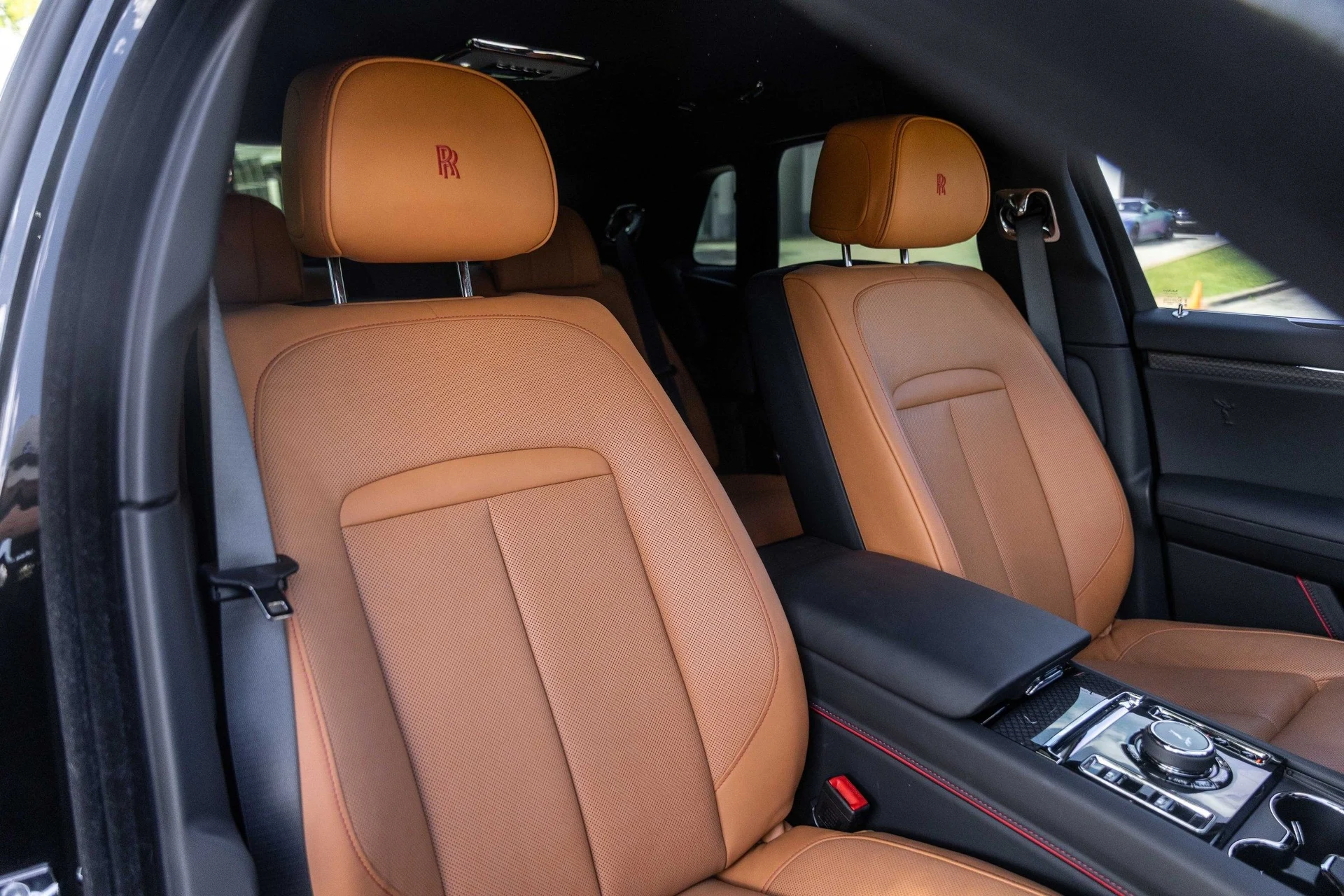 mph061_4064660369_Hi_Tech_Luxury_Imports_LLC_SCA_33_GZ_02_SU_231470_image_61_2e268458dc