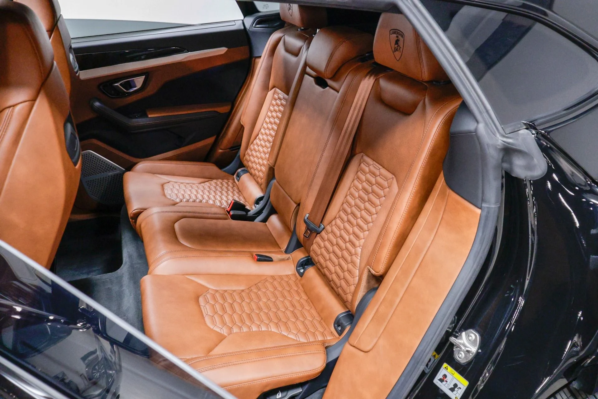 mph061_4121563686_Used_2019_Lamborghini_Urus_1760386221_1cc4fac13b