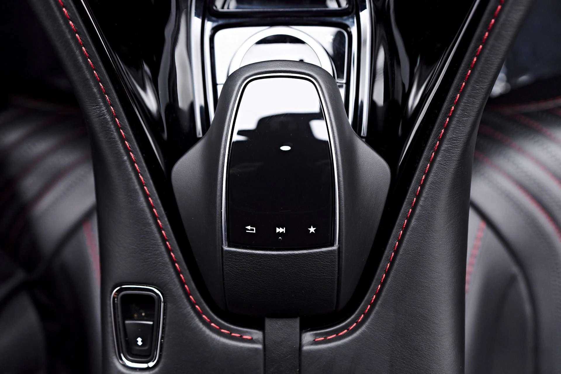 mph061_4276184971_Used_2020_Aston_Martin_DB_11_AMR_1756239425_52566630f2