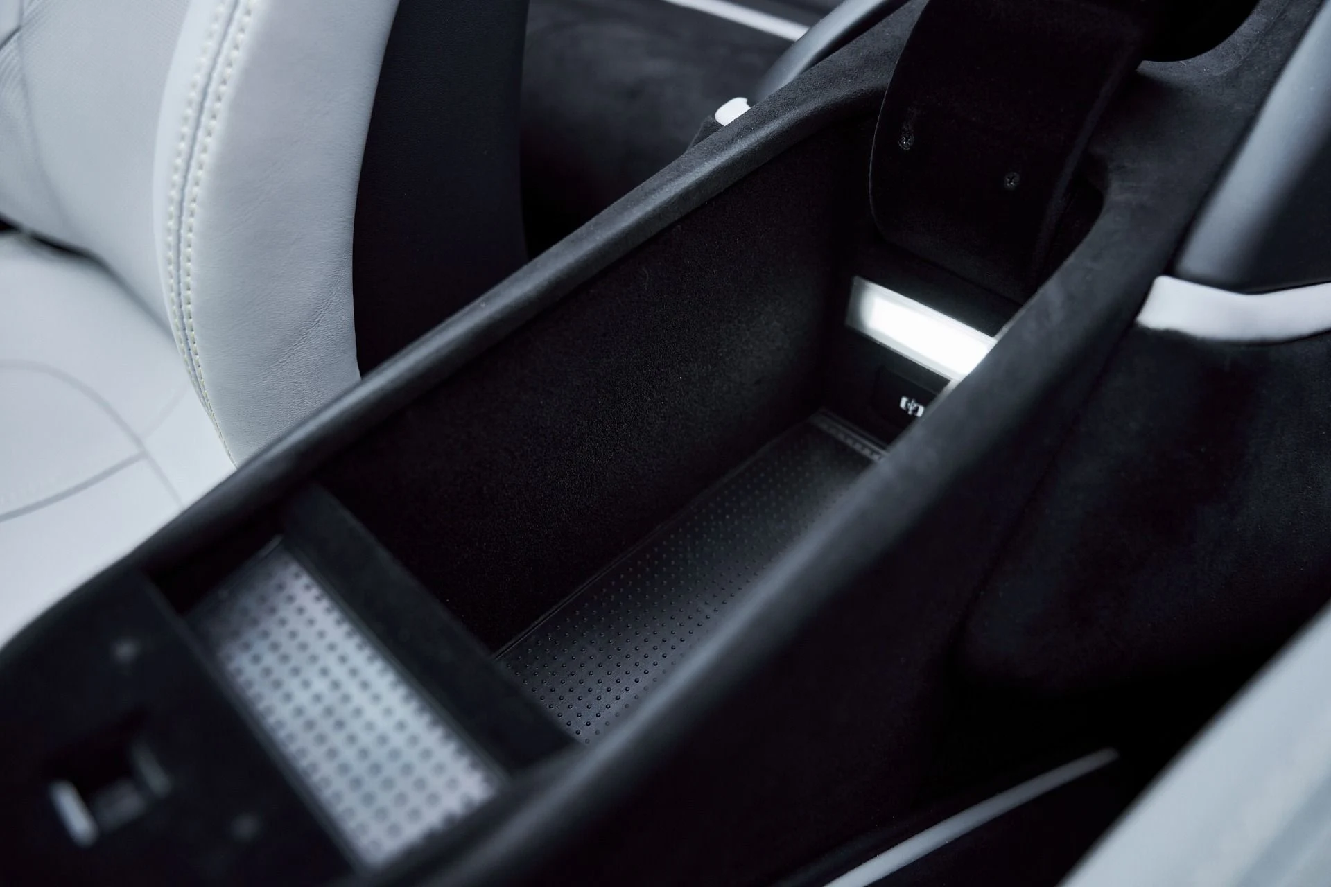 mph061_443269313_Used_2024_Ferrari_Roma_Base_1769222186_bfdf0c6590