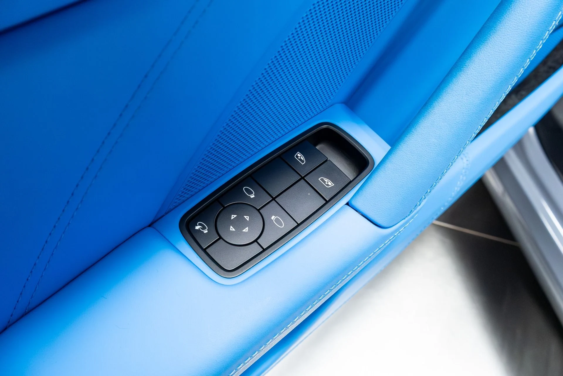 mph061_454501648_Used_2024_Porsche_911_1774039969_01dbb00315