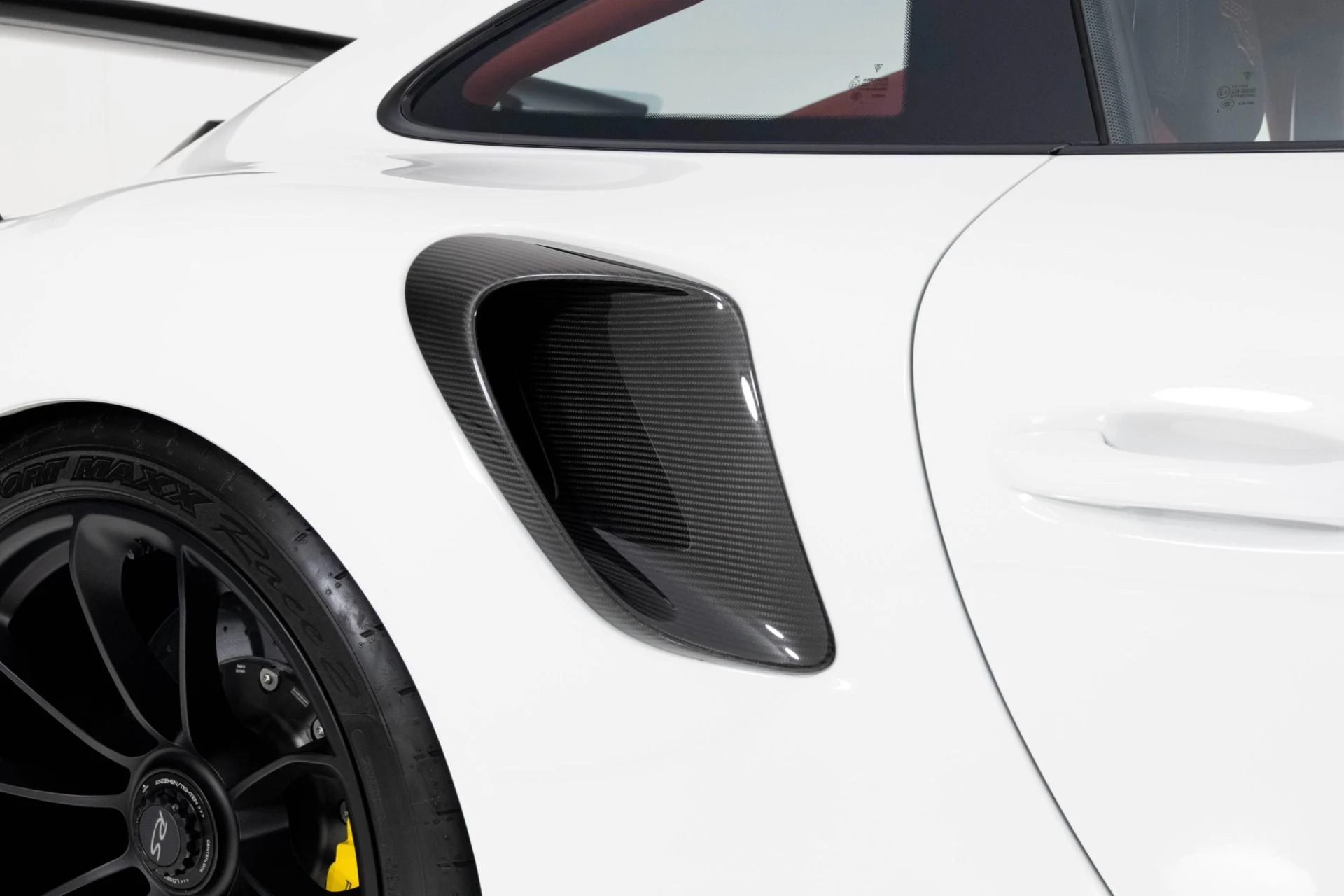 mph061_483043977_Used_2018_Porsche_911_GT_2_RS_1763508422_85243efb54