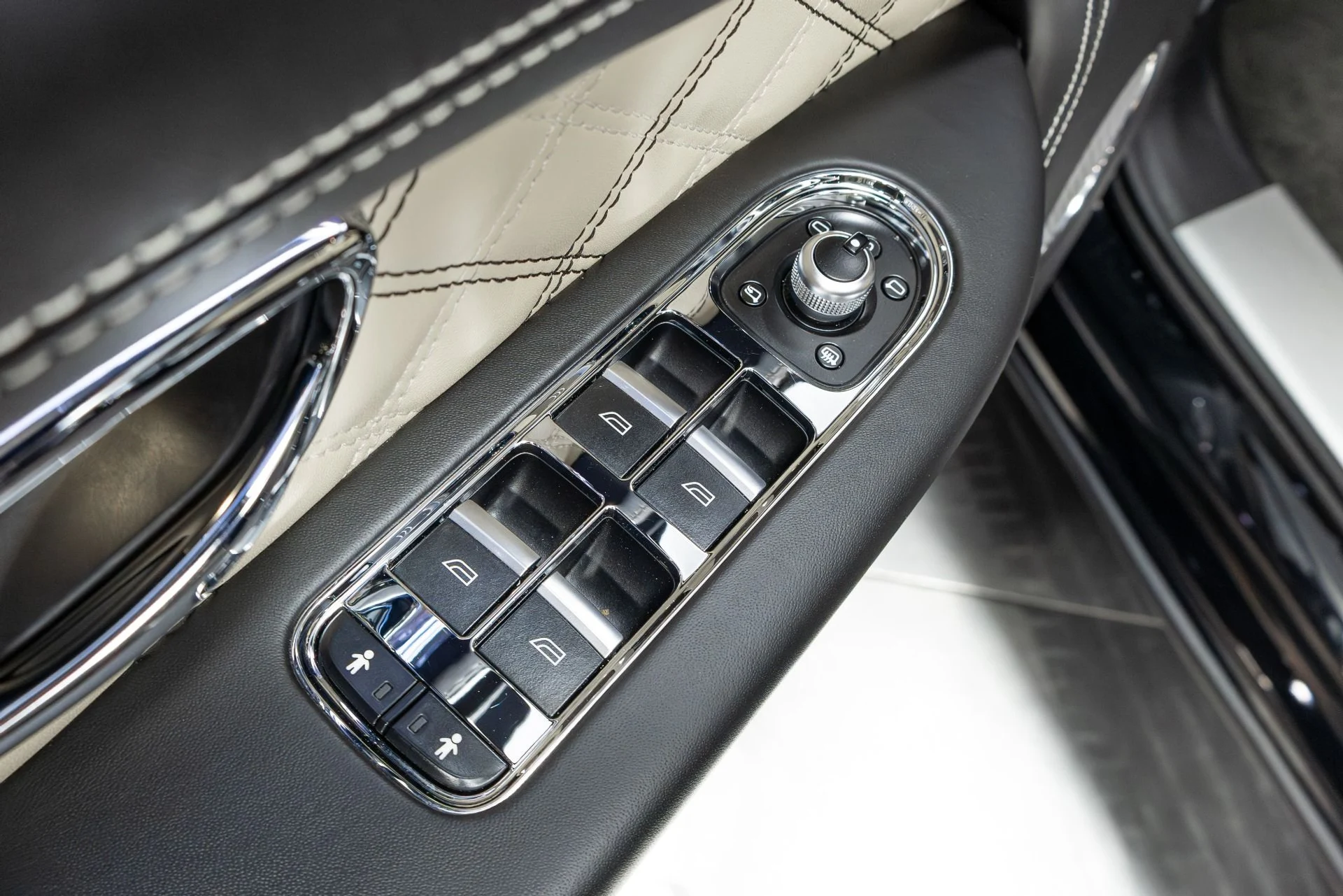 mph061_517273427_Used_2021_Bentley_Bentayga_V8_First_Edition_1776782316_611dc8d28c