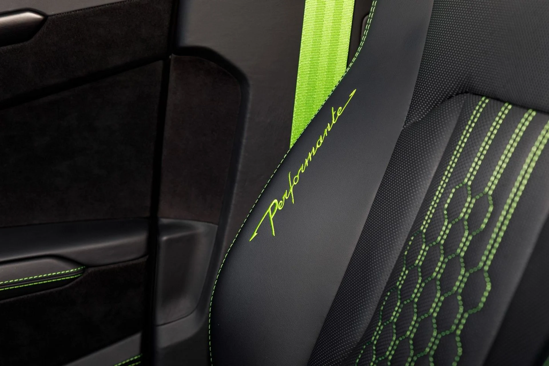 mph061_54842378_667_p63_l_9cae84aaa7