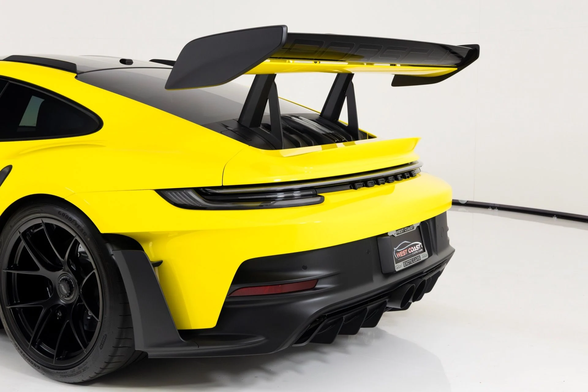 mph061_566188798_Used_2024_Porsche_911_GT_3_RS_1770767548_d26ad0c1e1