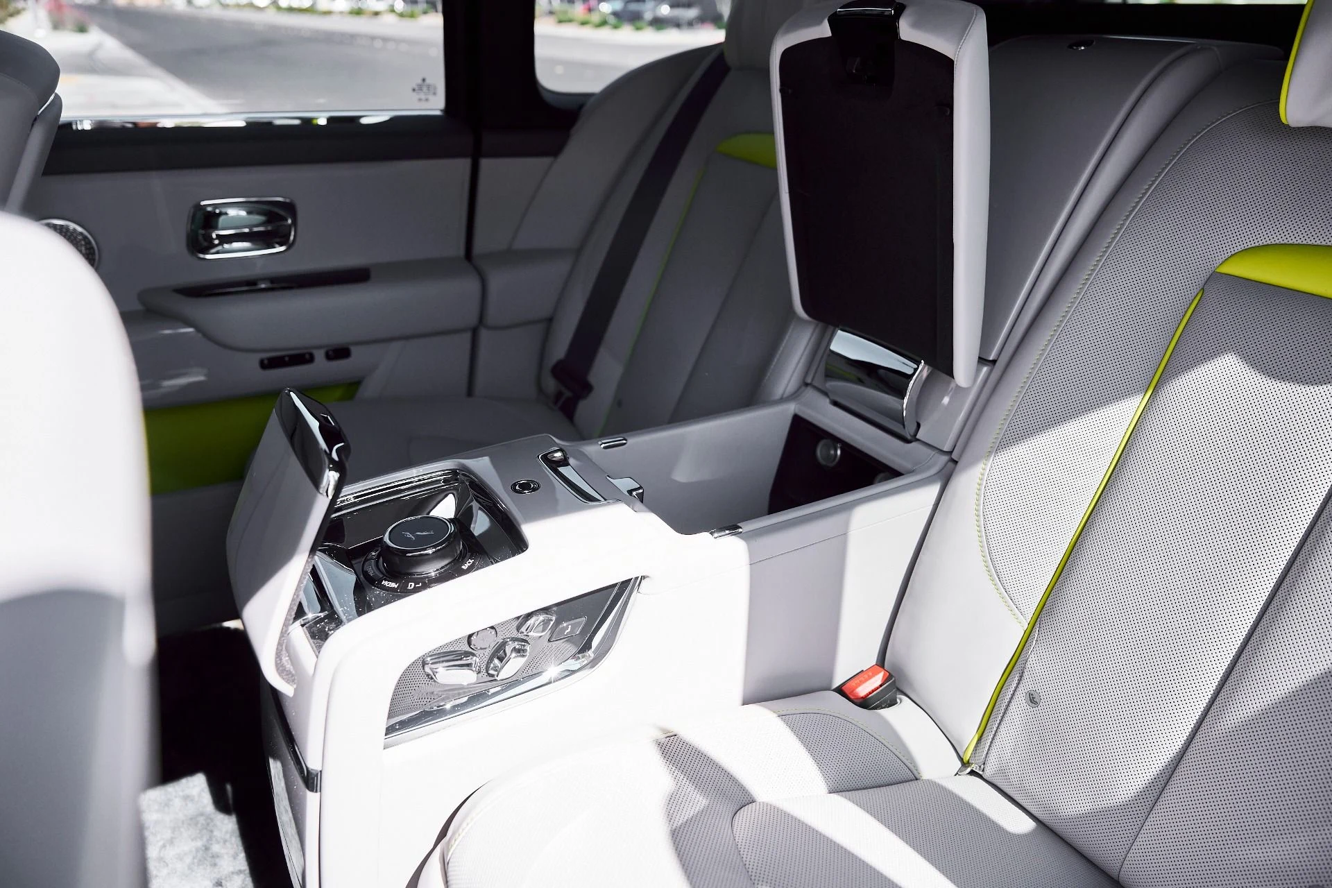 mph061_576326673_Used_2024_Rolls_Royce_Cullinan_Base_1773162659_16cdb2ff78