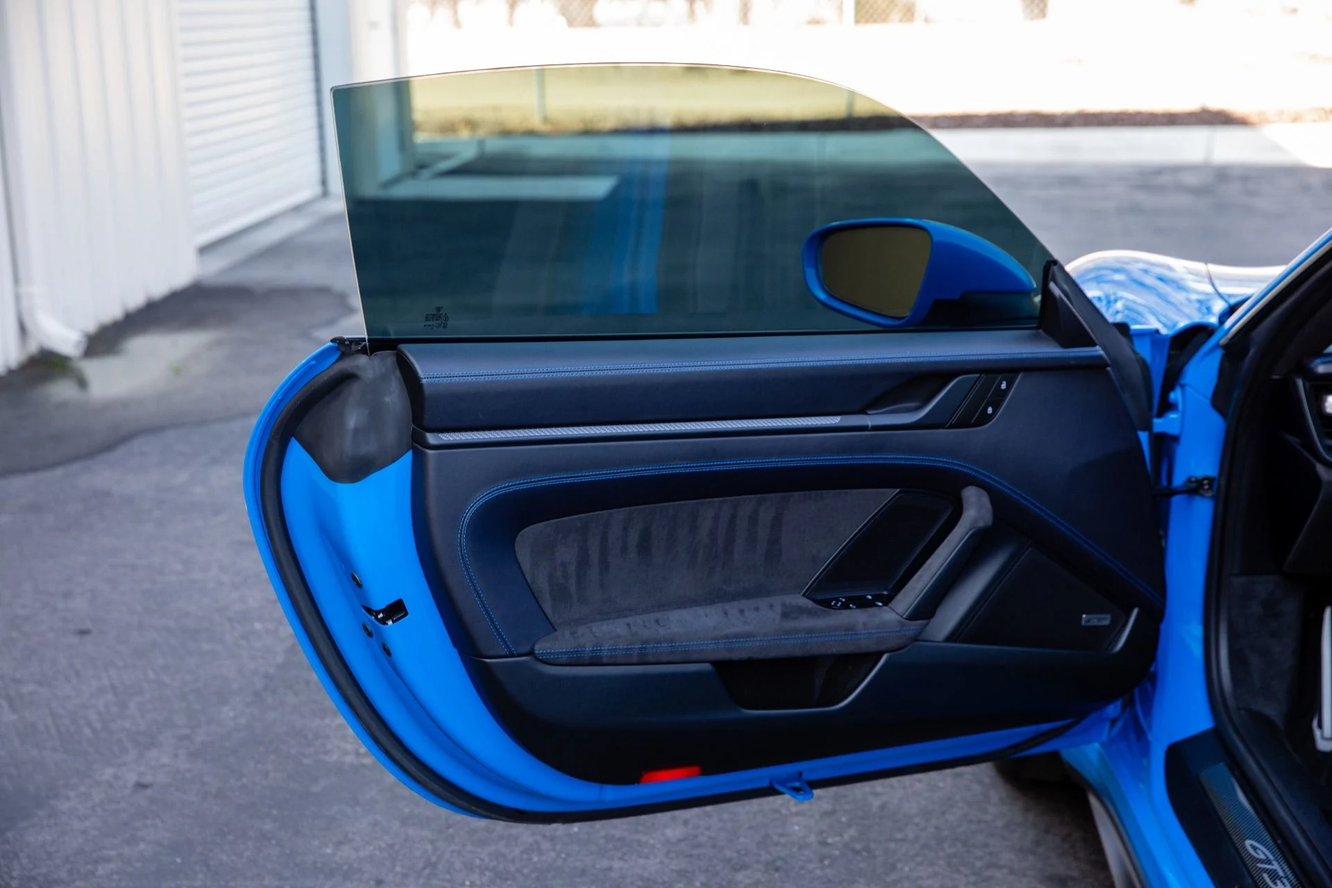 mph061_601241261_Used_2022_Porsche_911_GT_3_1769043467_8d3b35b59a