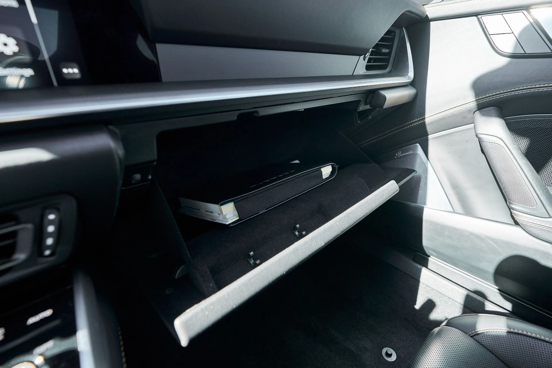 mph061_726332731_Used_2023_Porsche_911_Turbo_S_1762306997_b4b9b8c09f