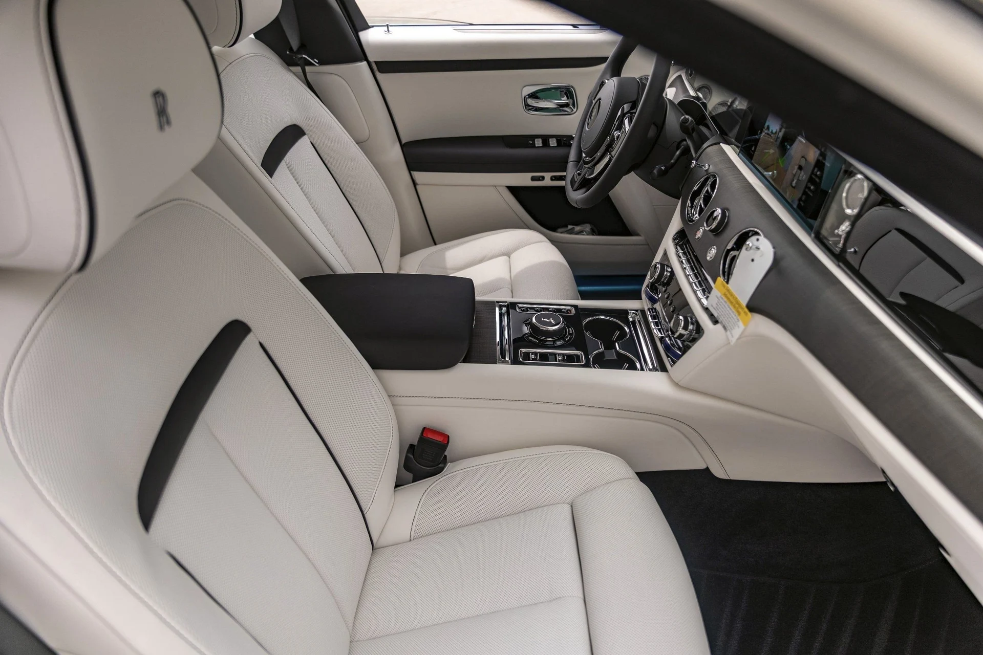 mph061_730286417_Hi_Tech_Luxury_Imports_LLC_SCA_13_GZ_09_TU_235637_image_61_048e257b8e