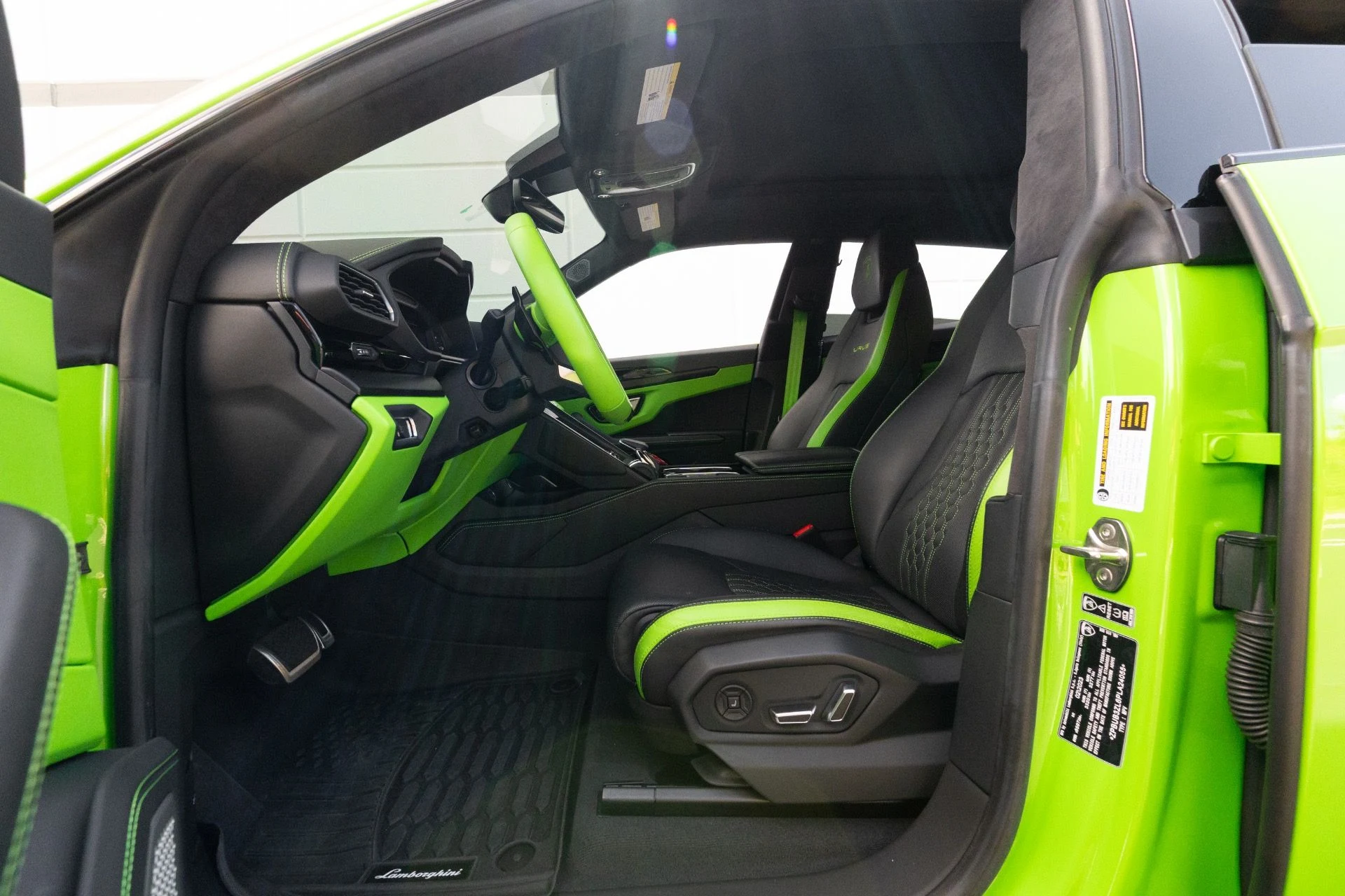 mph061_739715657_Used_2023_Lamborghini_Urus_S_1755804892_fba88bee50