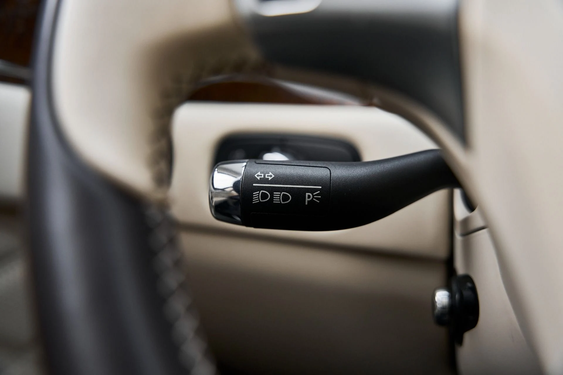 mph061_743823763_Used_2015_Bentley_Flying_Spur_V8_1769278415_a2a88d790a