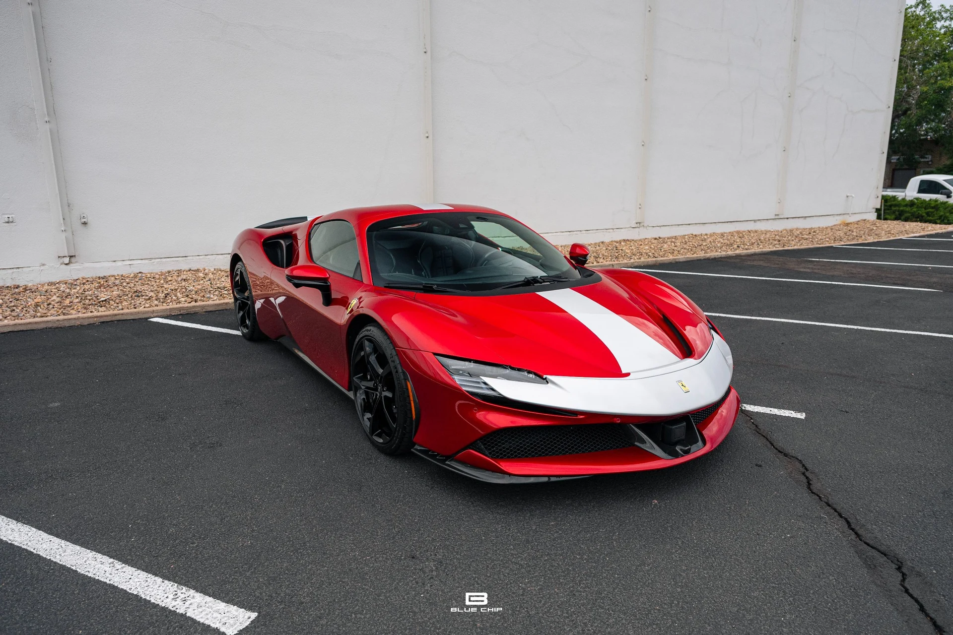 mph061_759745424_6a6a857e24231c43334c0b37_23796_202025_20_Ferrari_20_SF_90_20_Spider_20_Roso_20_Magma_62_45c79d414d