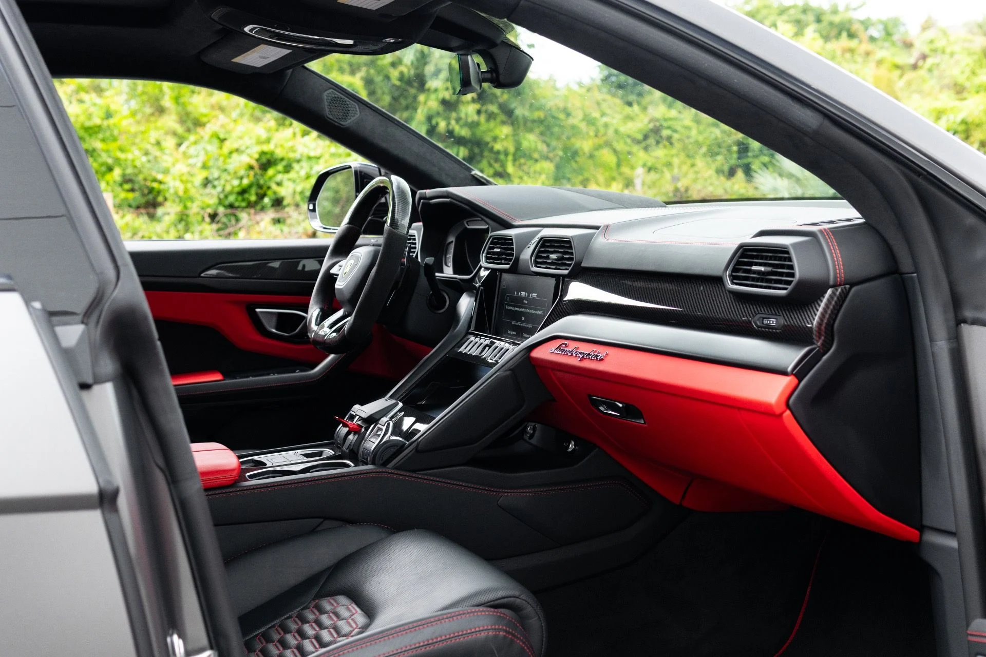 mph061_826756910_Used_2022_Lamborghini_Urus_1773951394_b45c8f4190